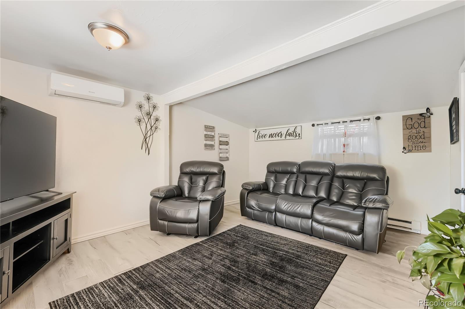 7277 E 68th Place