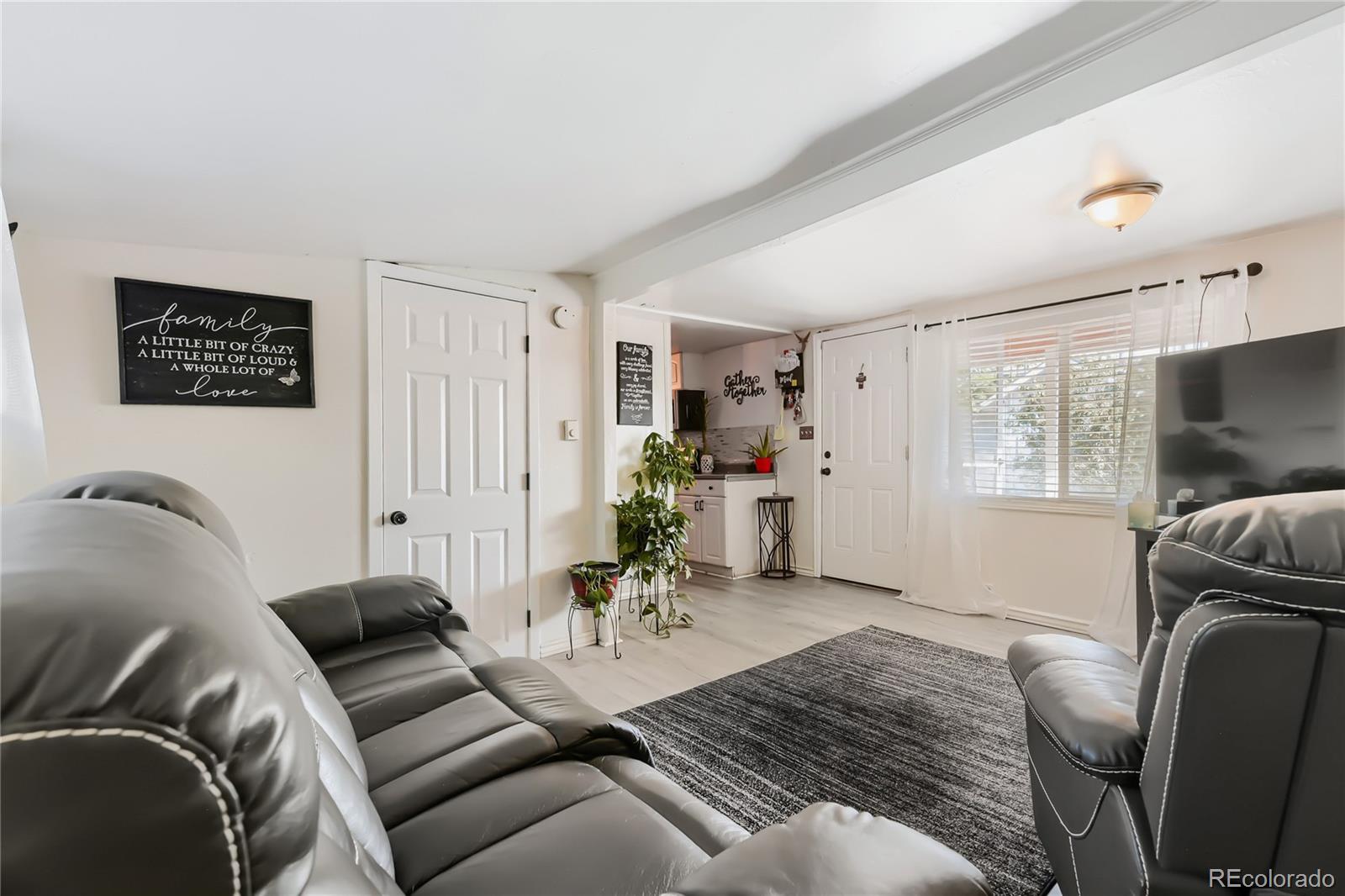 7277 E 68th Place