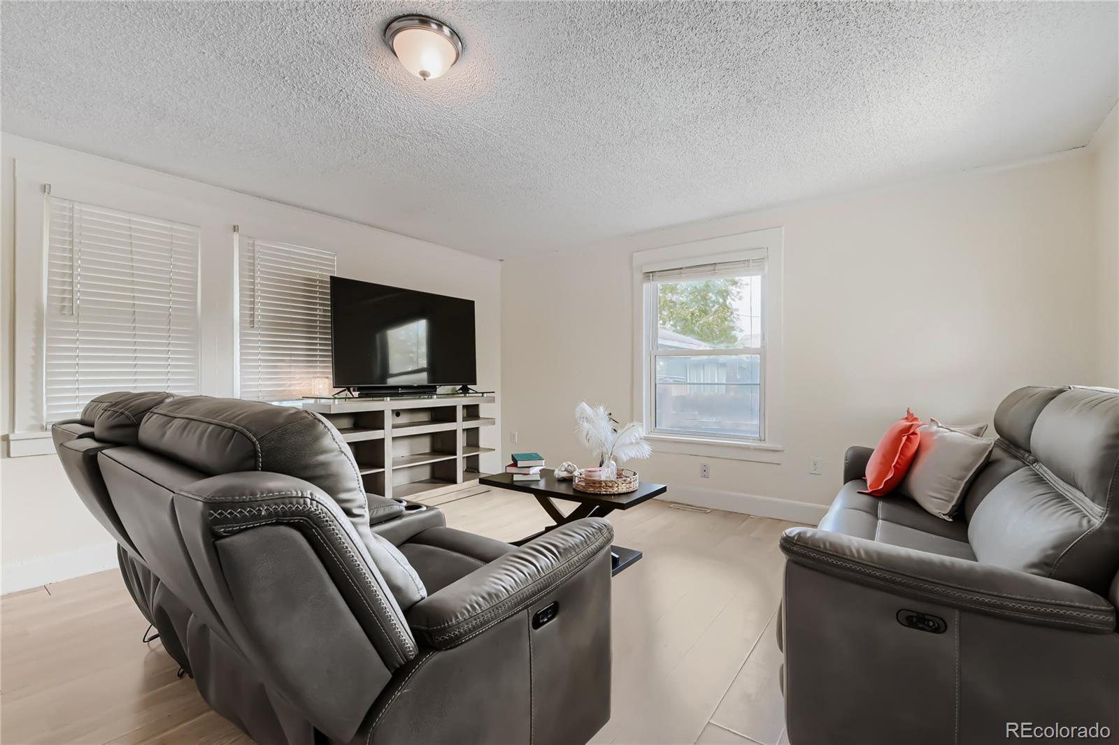 7277 E 68th Place