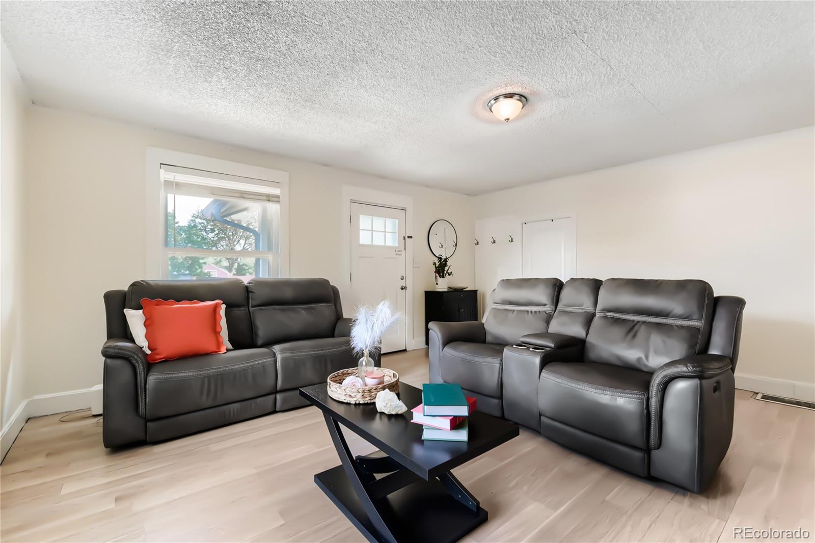 7277 E 68th Place