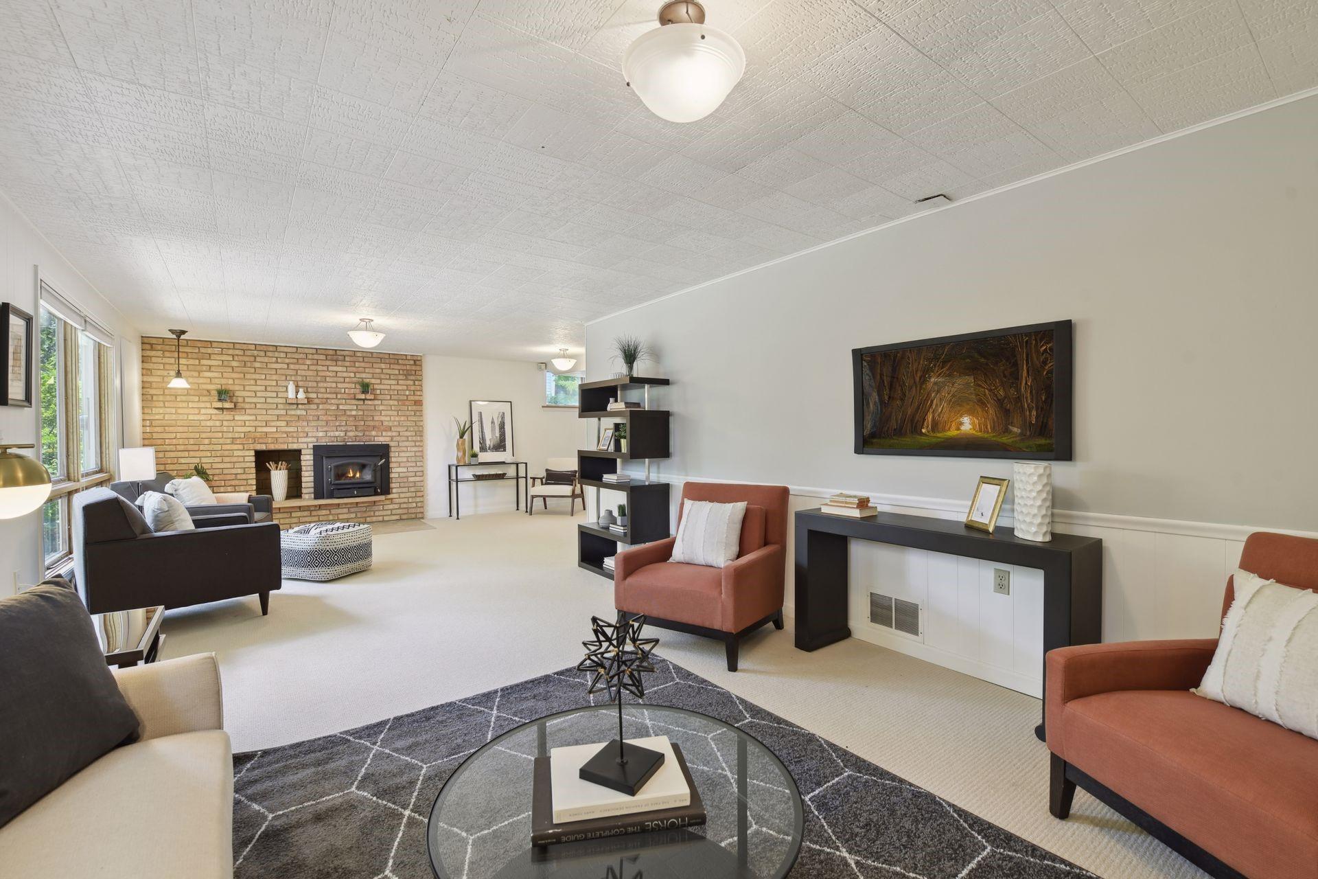 6621 Hillside Lane