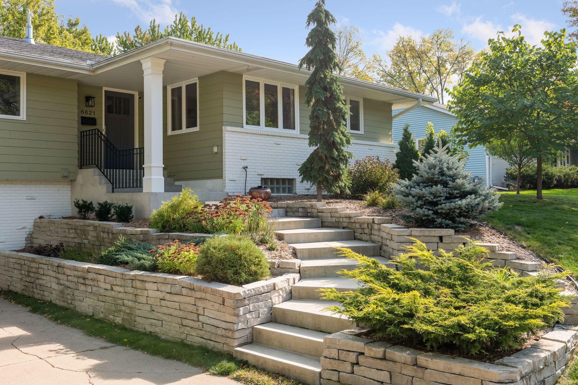 6621 Hillside Lane