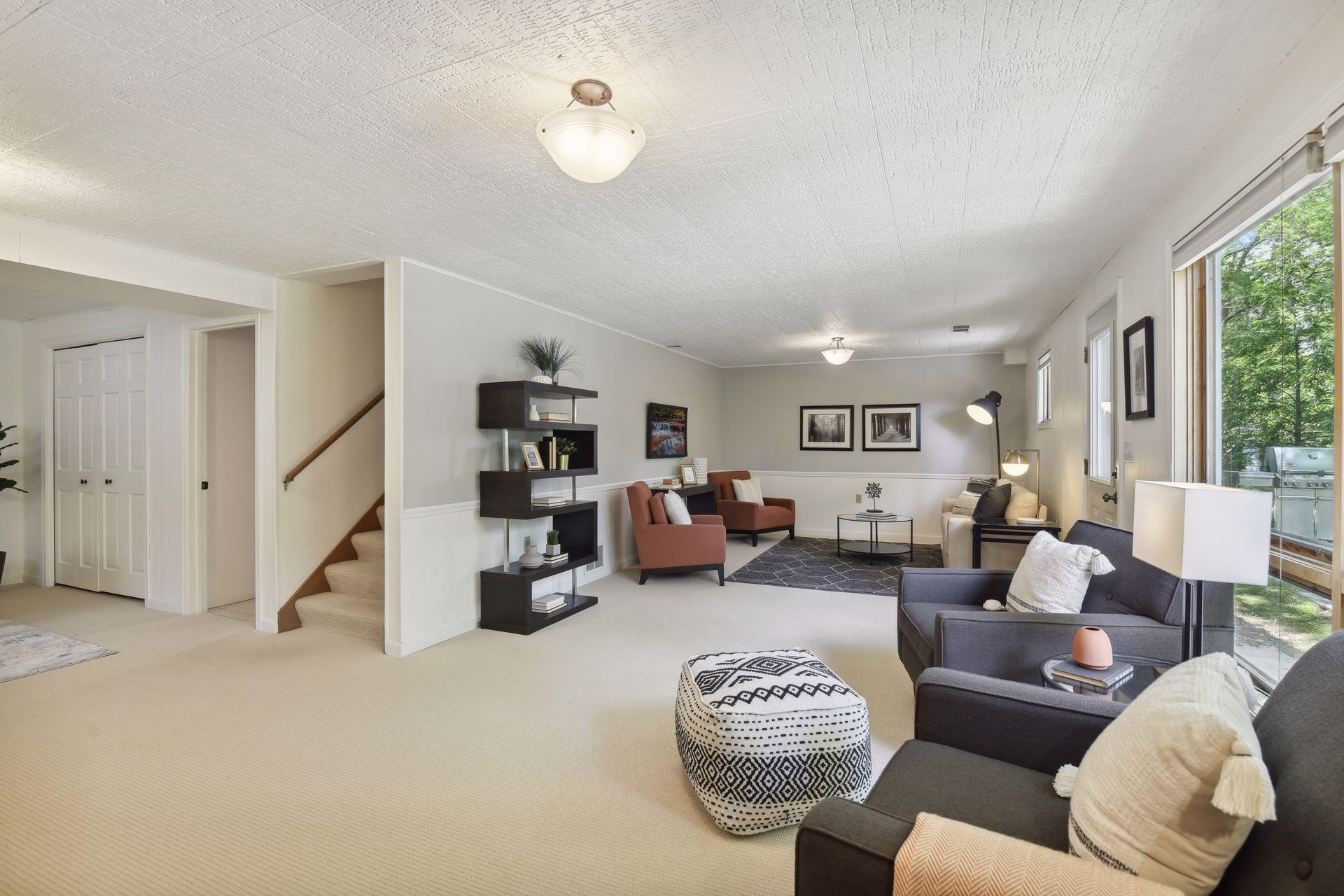 6621 Hillside Lane