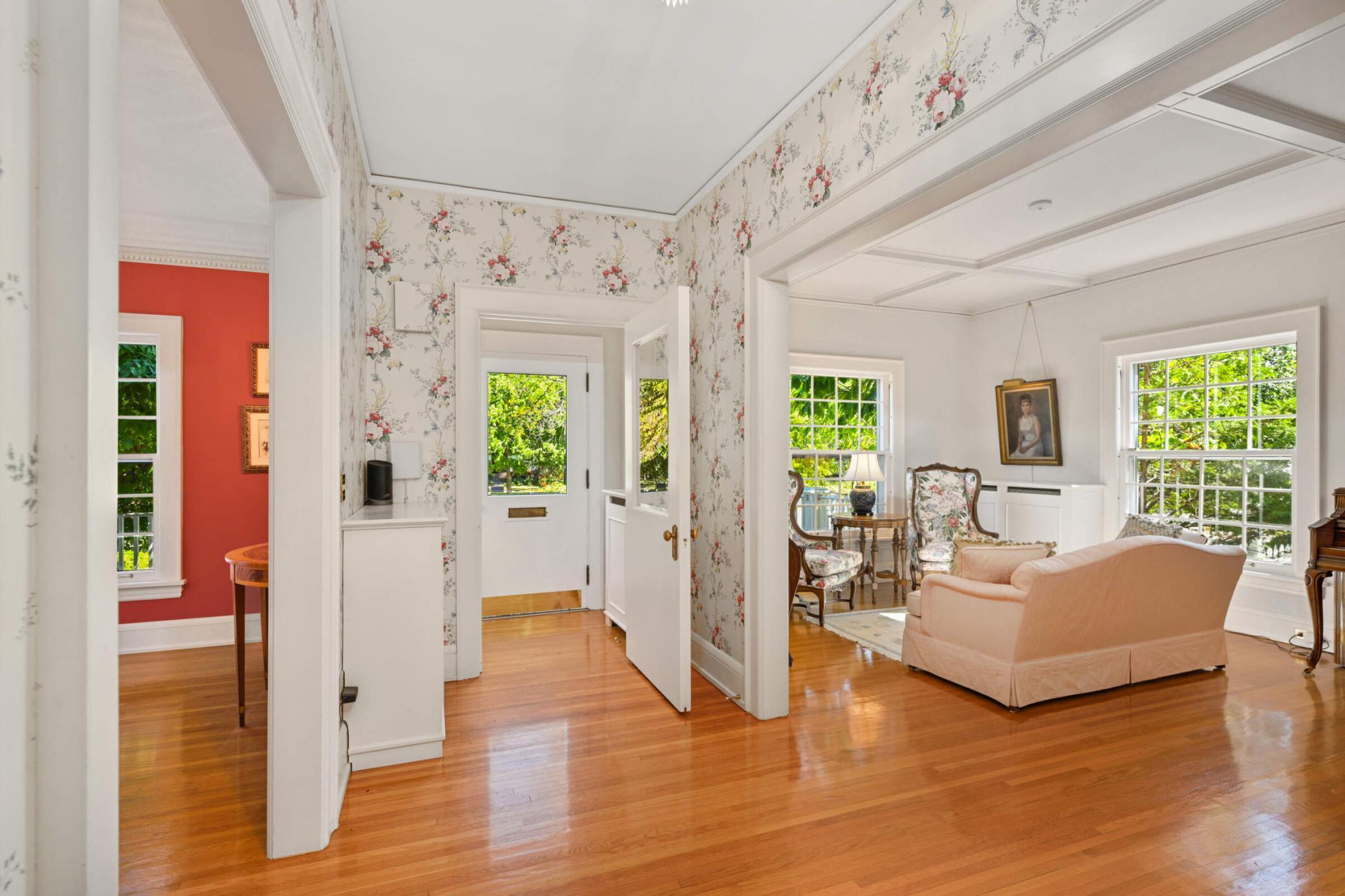 4386 Wooddale Avenue