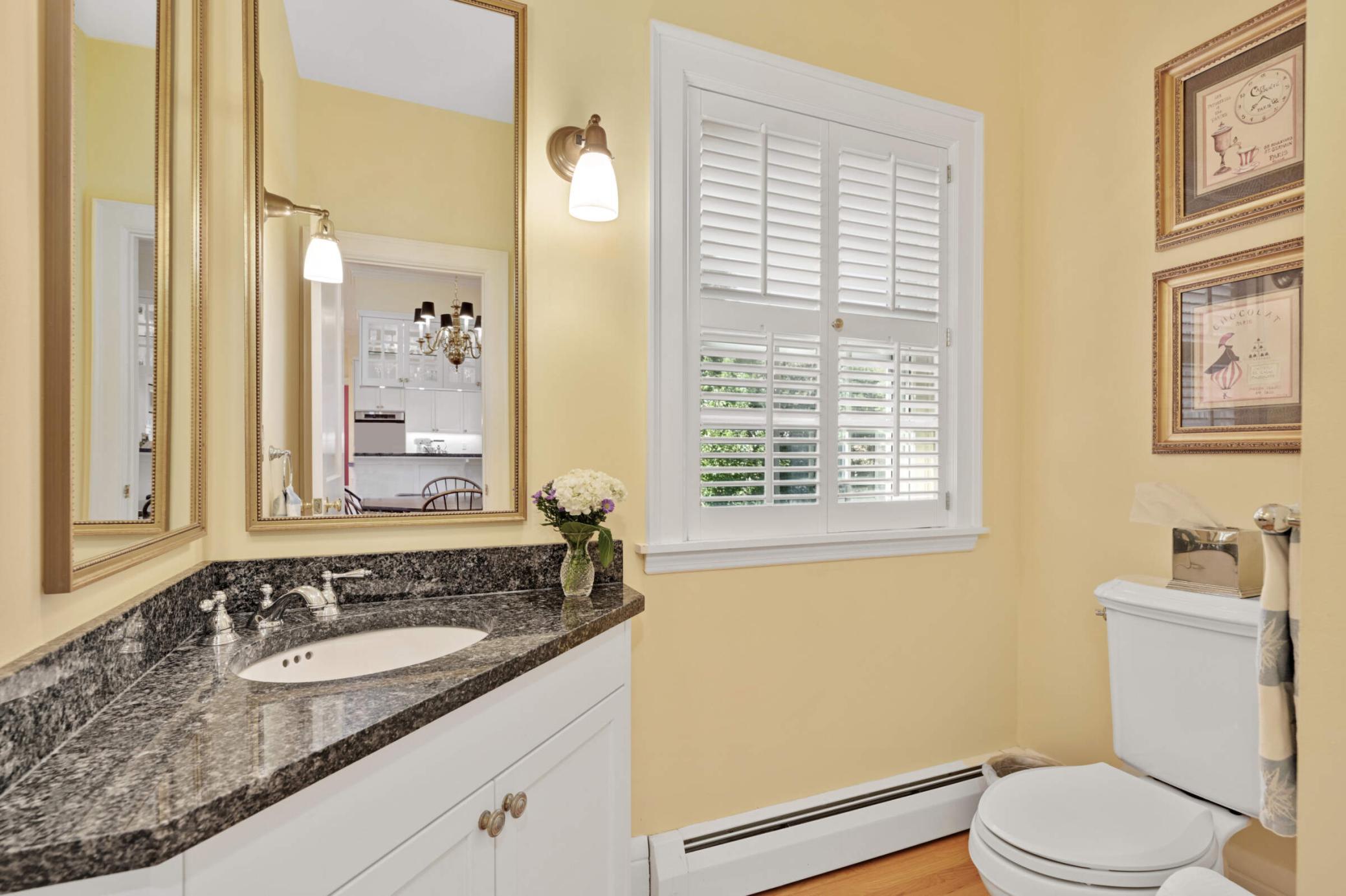 4386 Wooddale Avenue