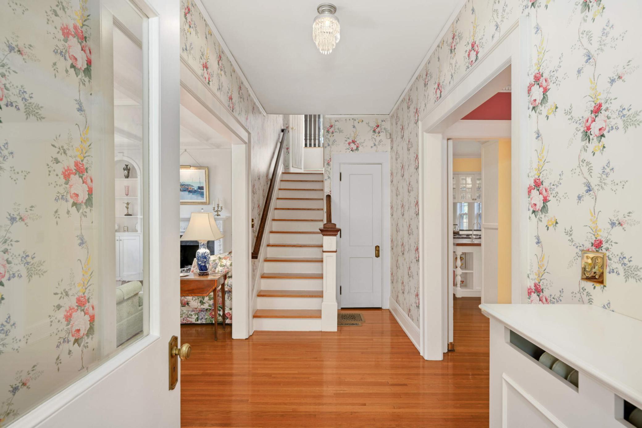 4386 Wooddale Avenue