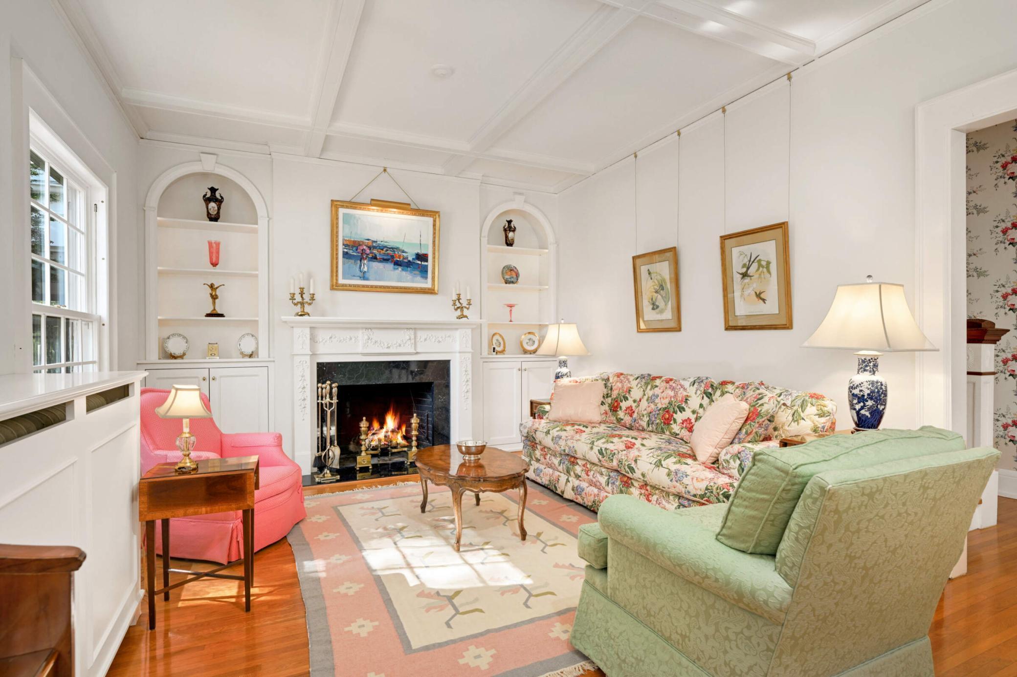 4386 Wooddale Avenue