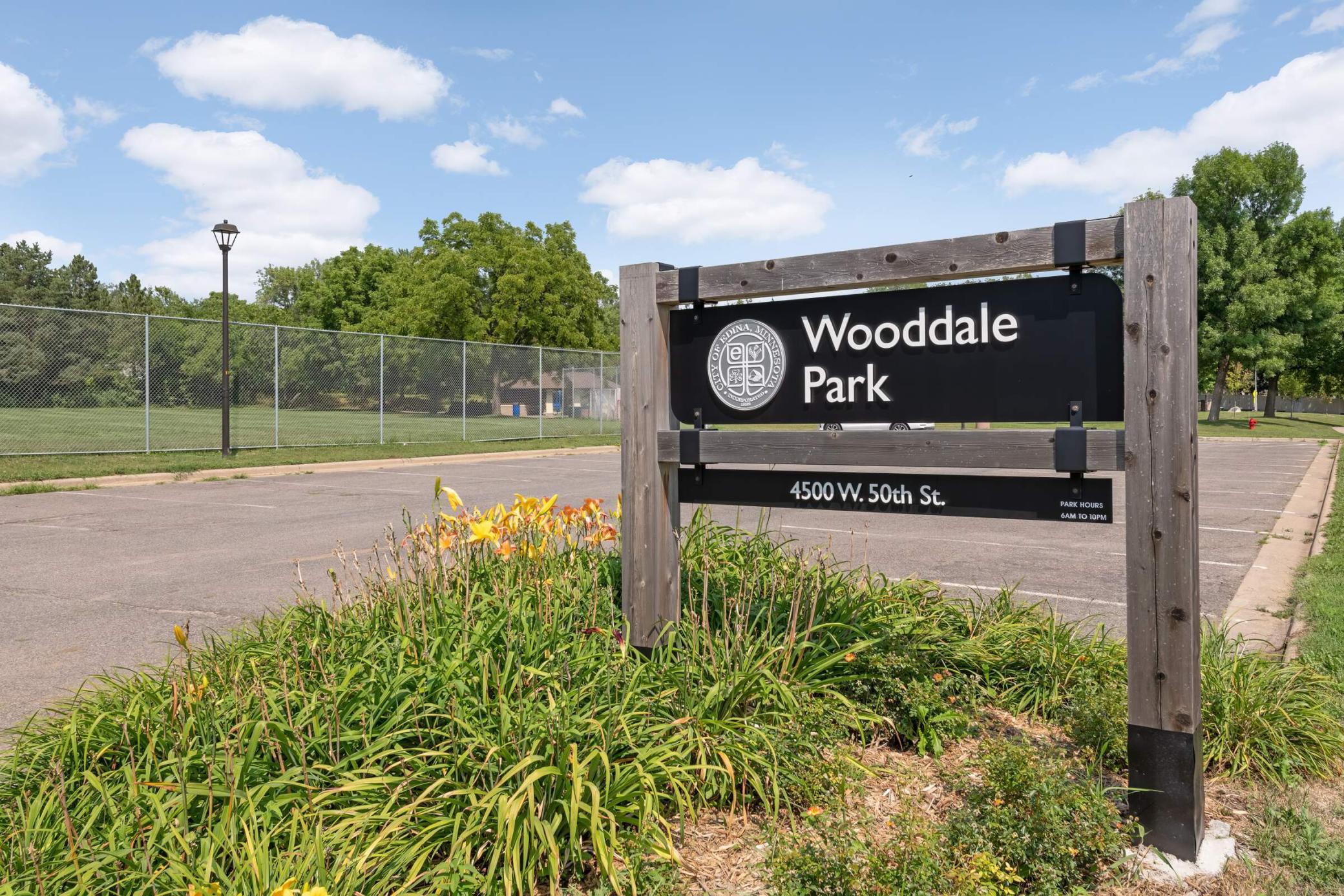 4386 Wooddale Avenue