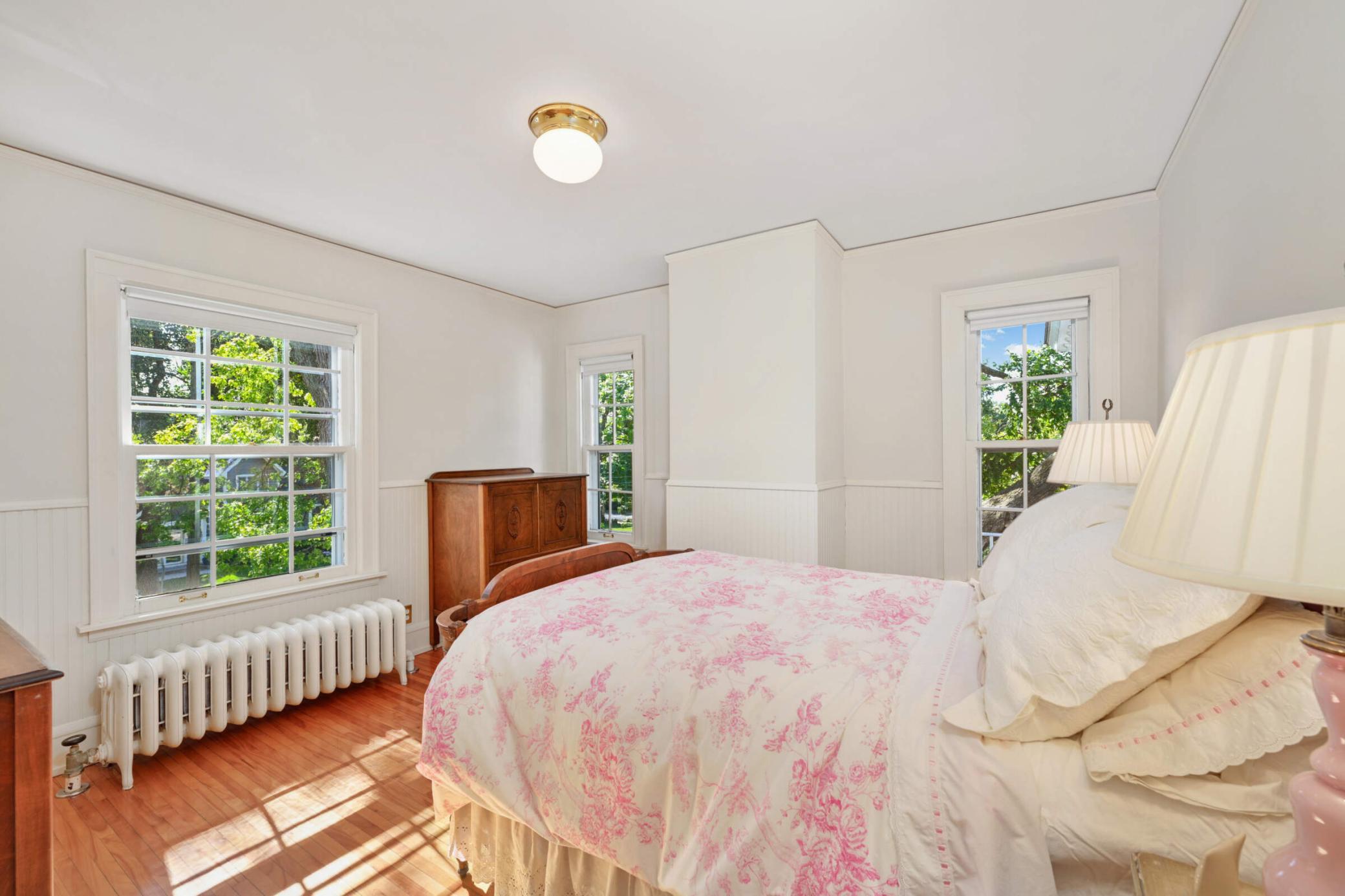 4386 Wooddale Avenue