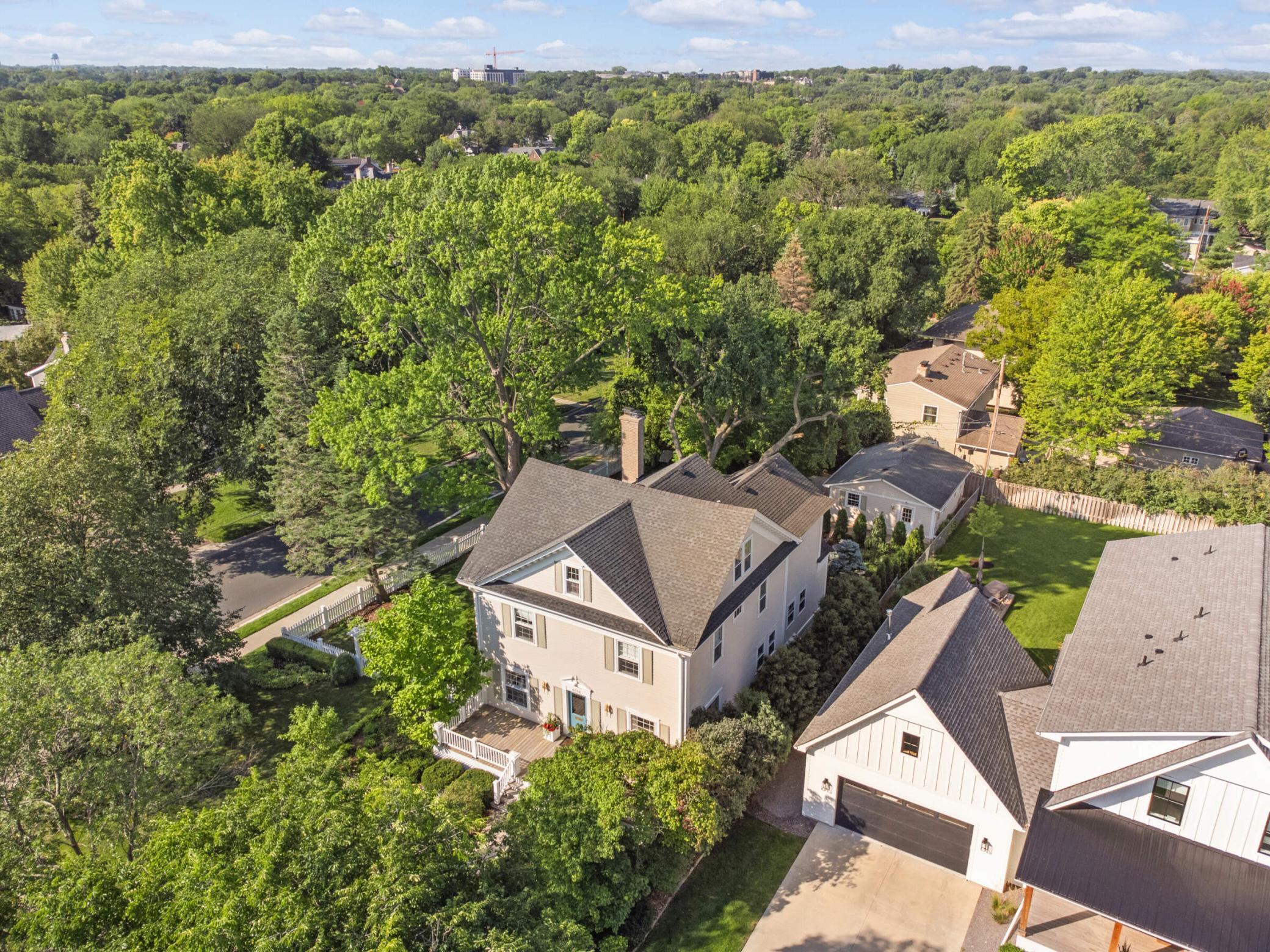 4386 Wooddale Avenue