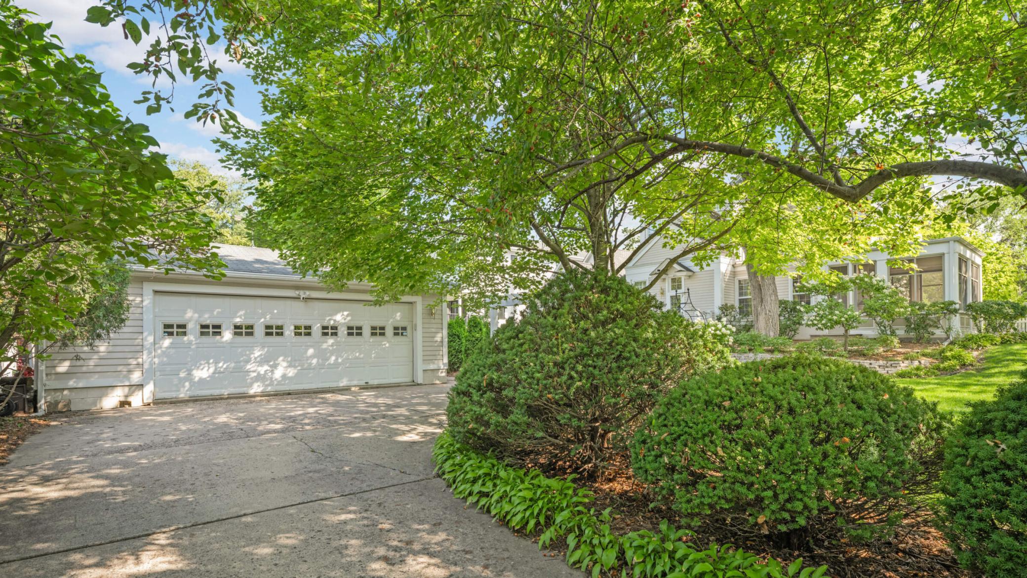 4386 Wooddale Avenue