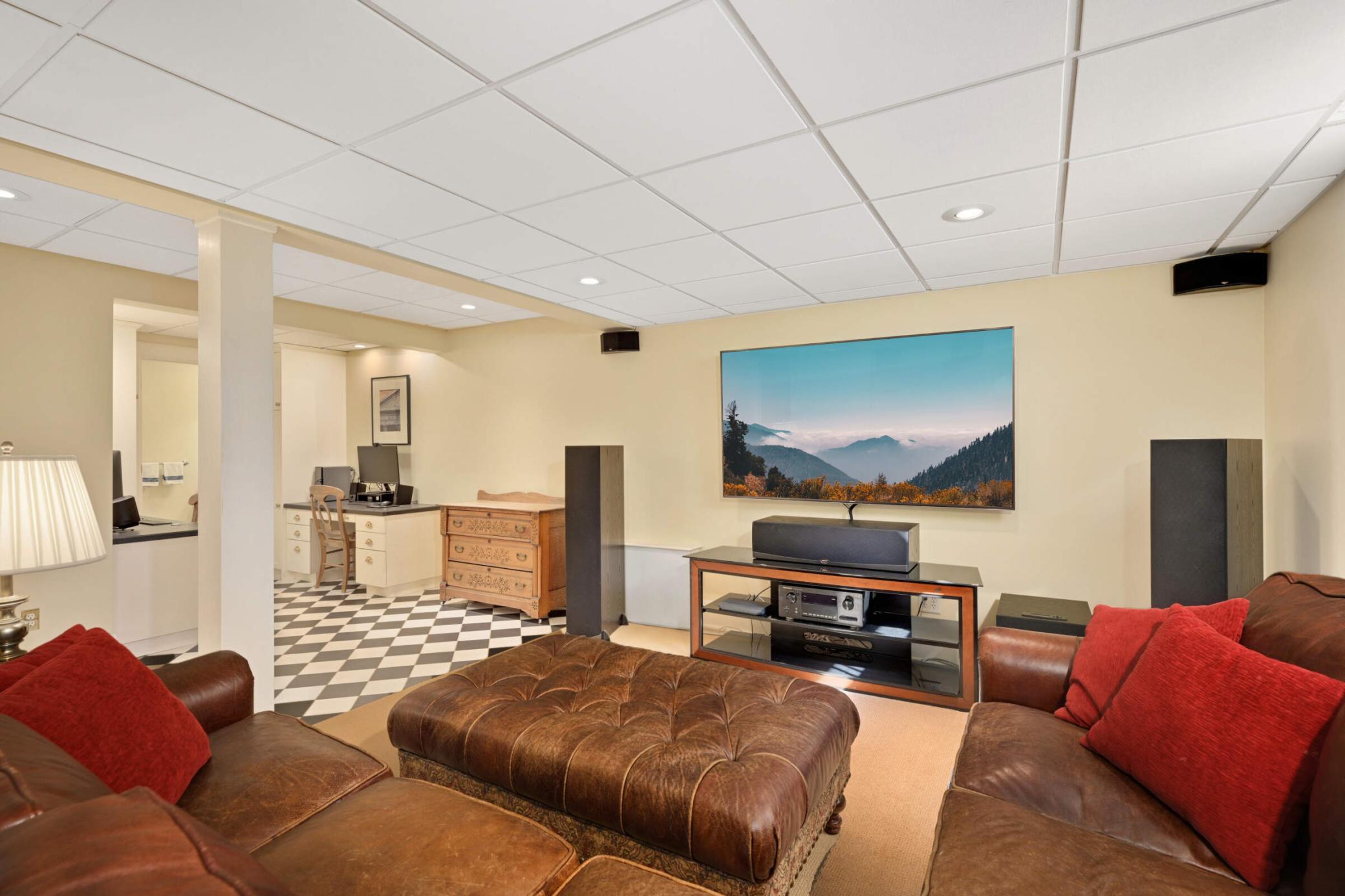 4386 Wooddale Avenue