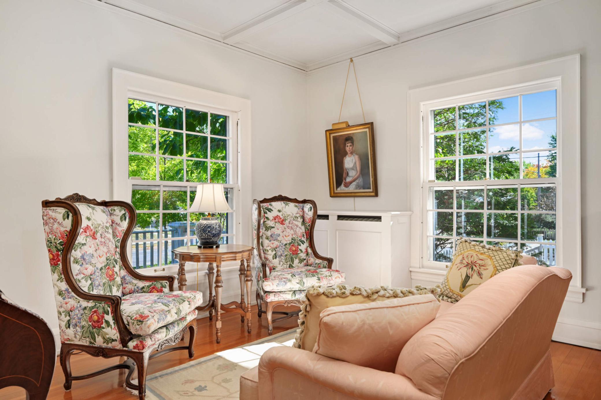 4386 Wooddale Avenue