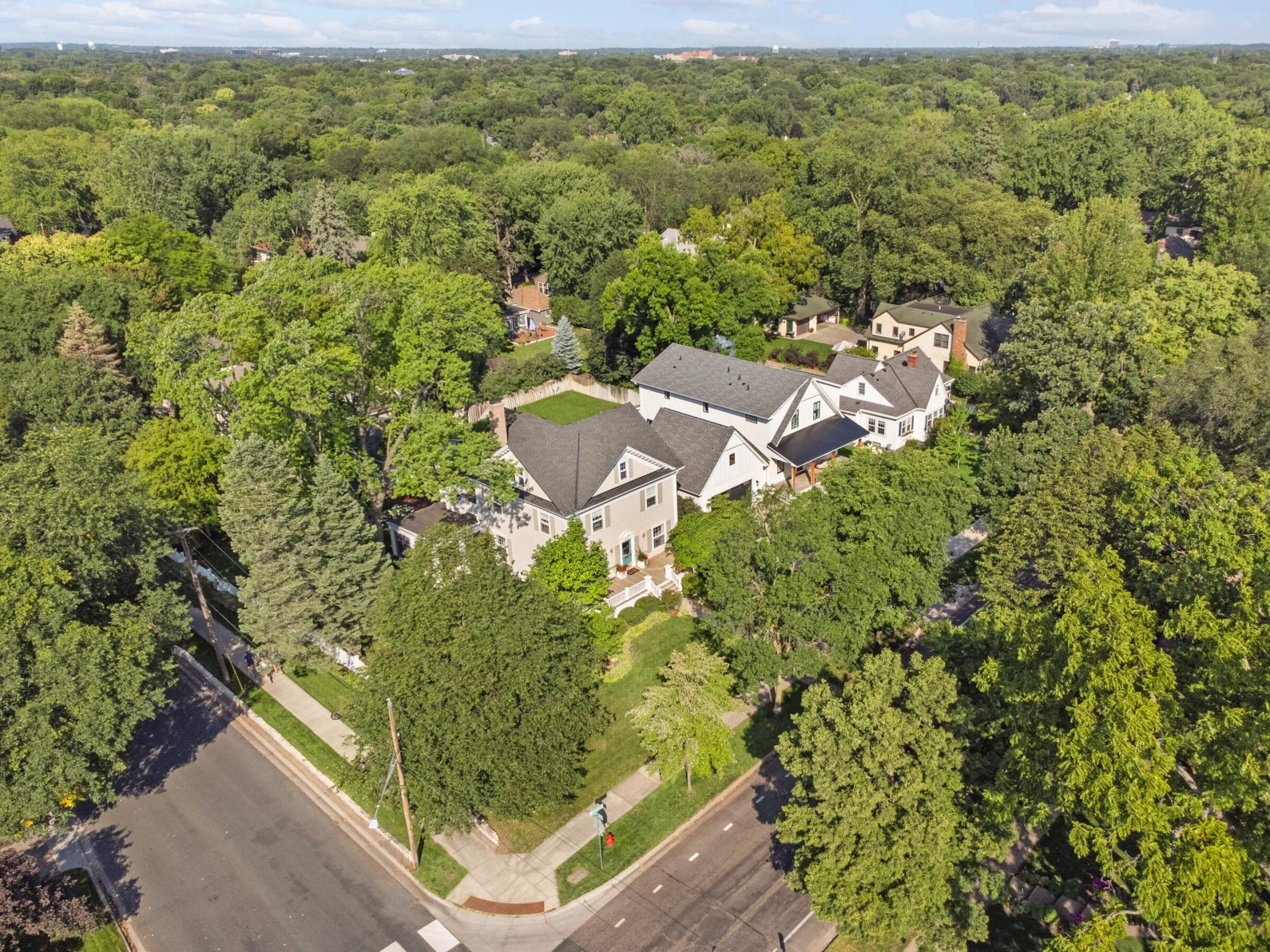 4386 Wooddale Avenue