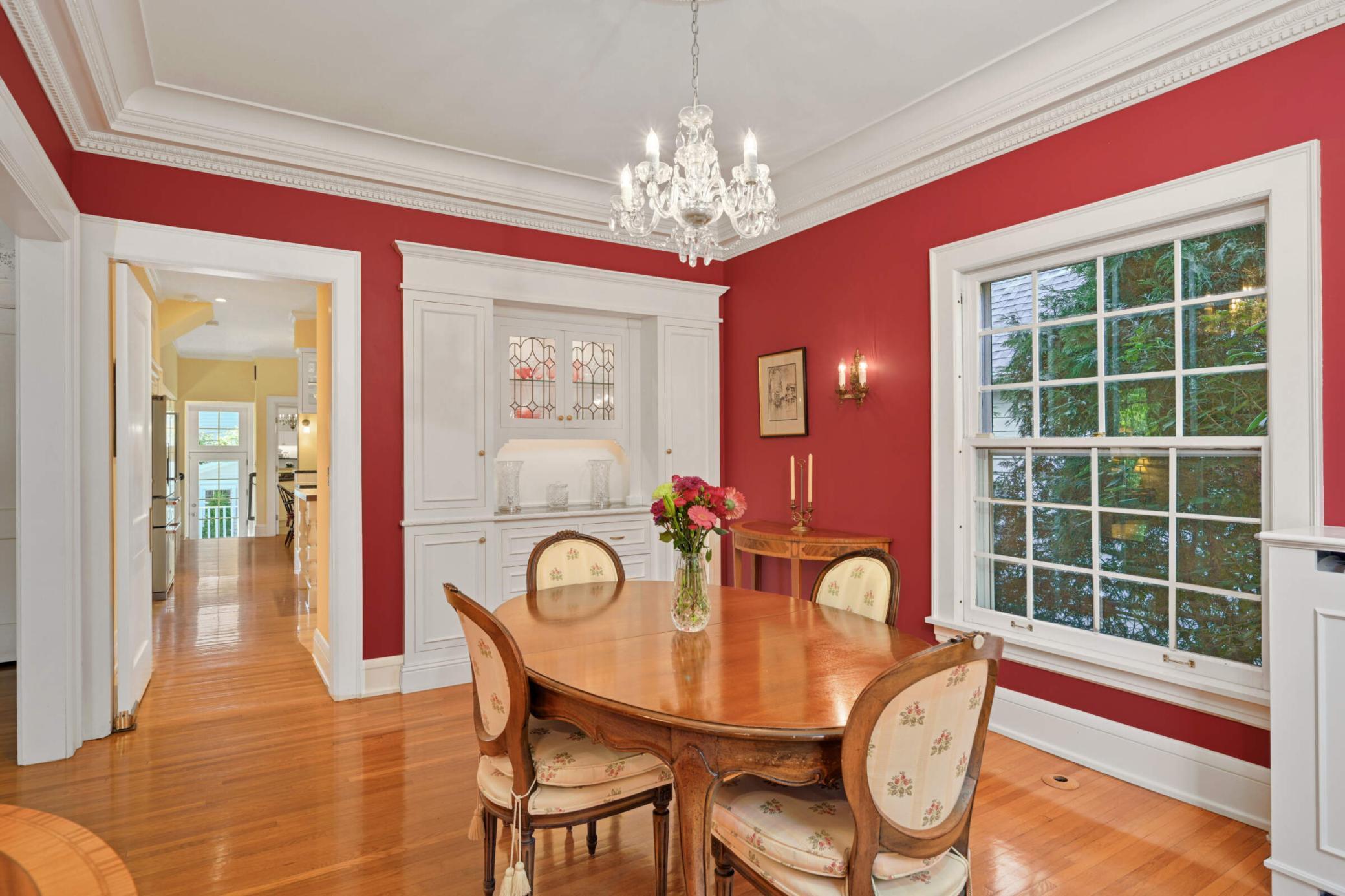 4386 Wooddale Avenue