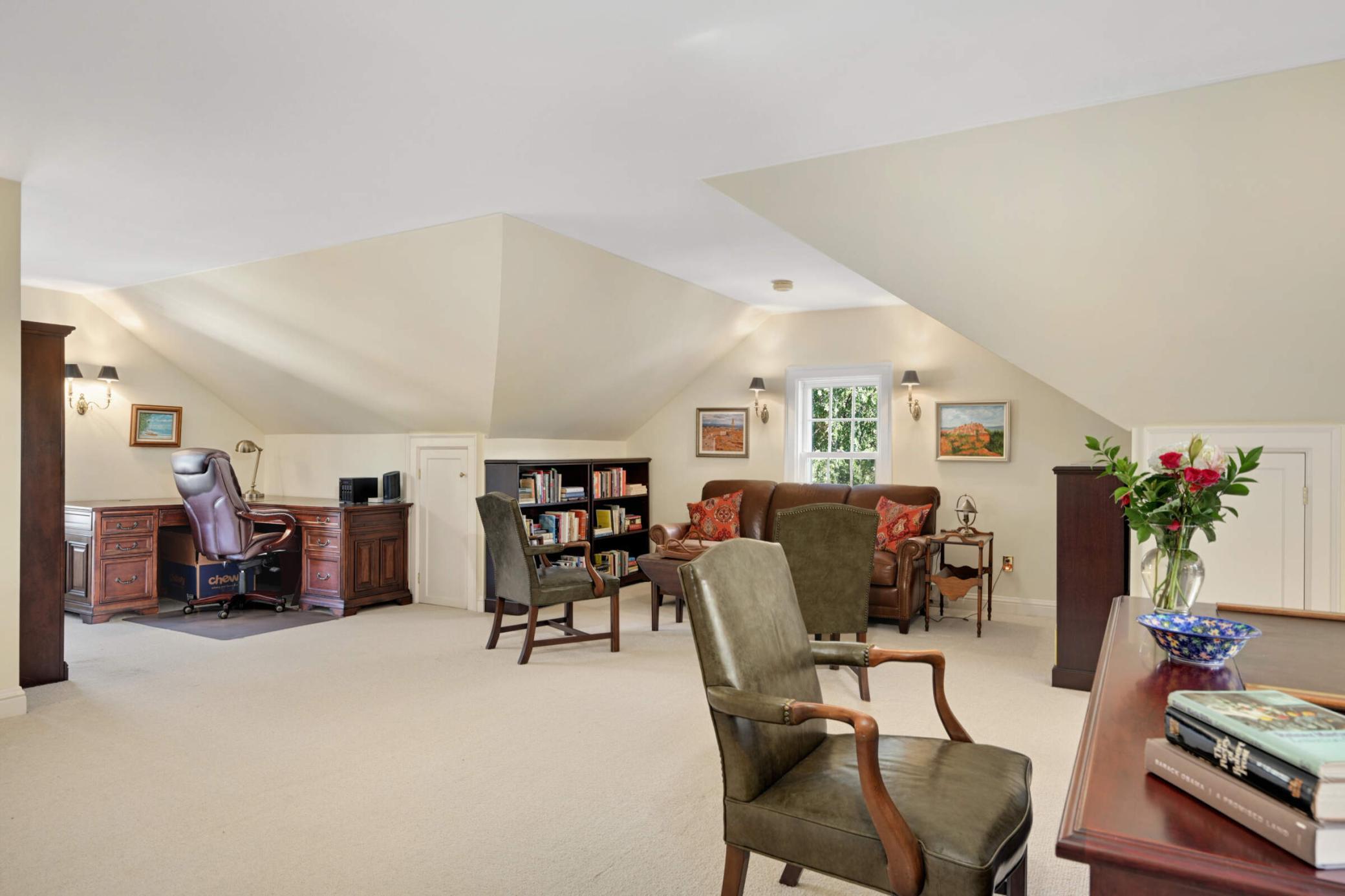 4386 Wooddale Avenue