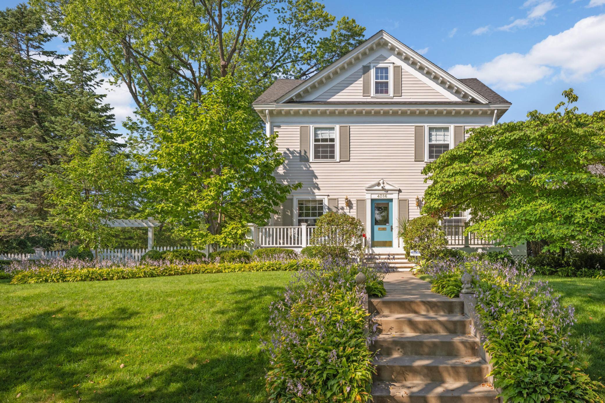 4386 Wooddale Avenue