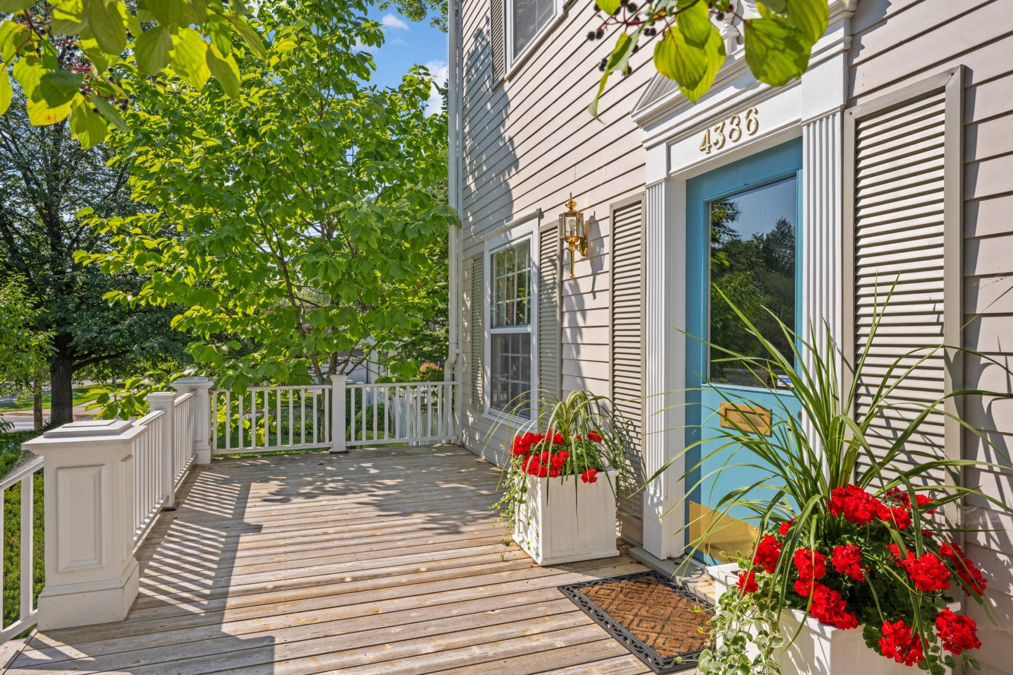 4386 Wooddale Avenue