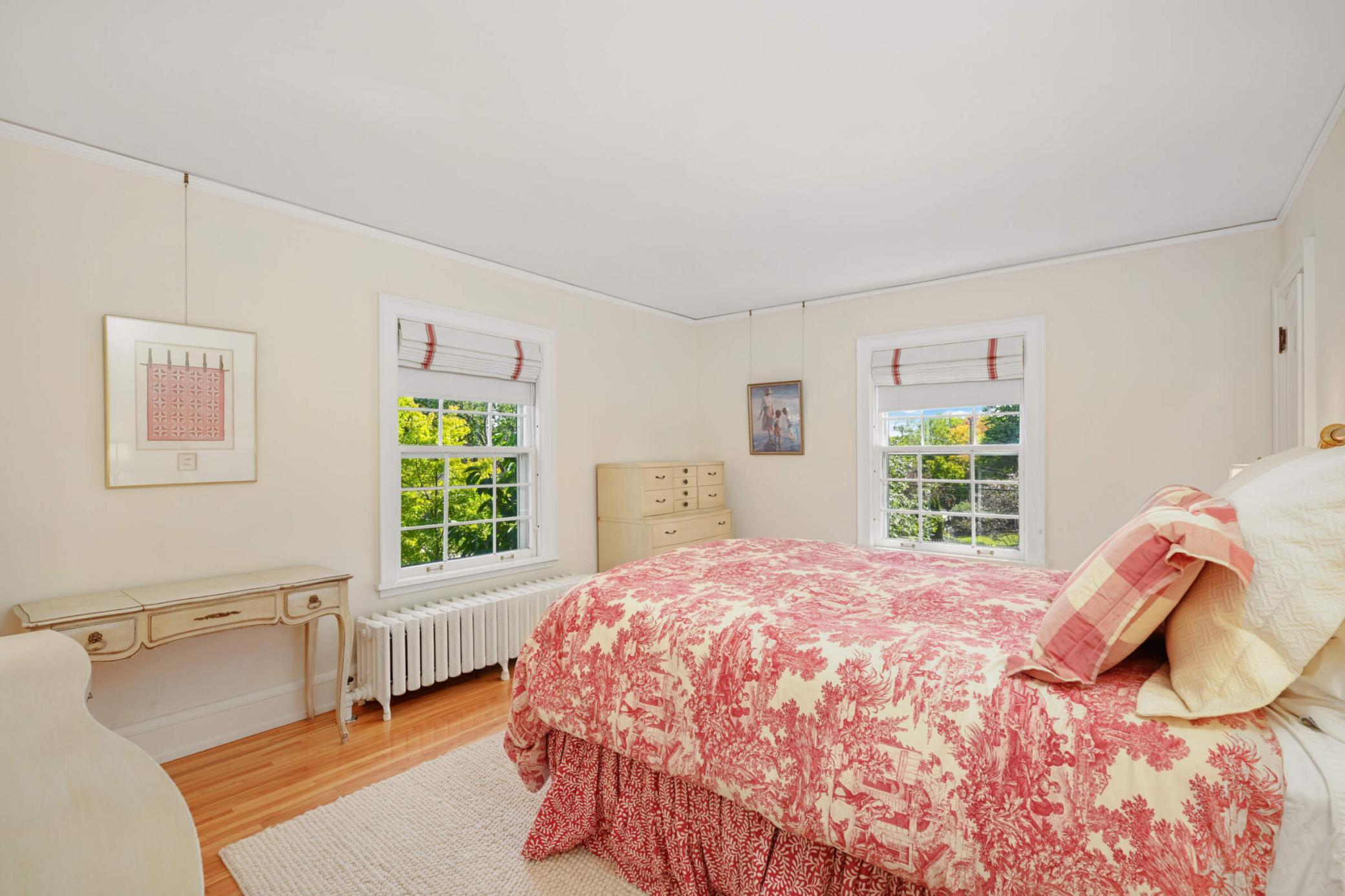 4386 Wooddale Avenue