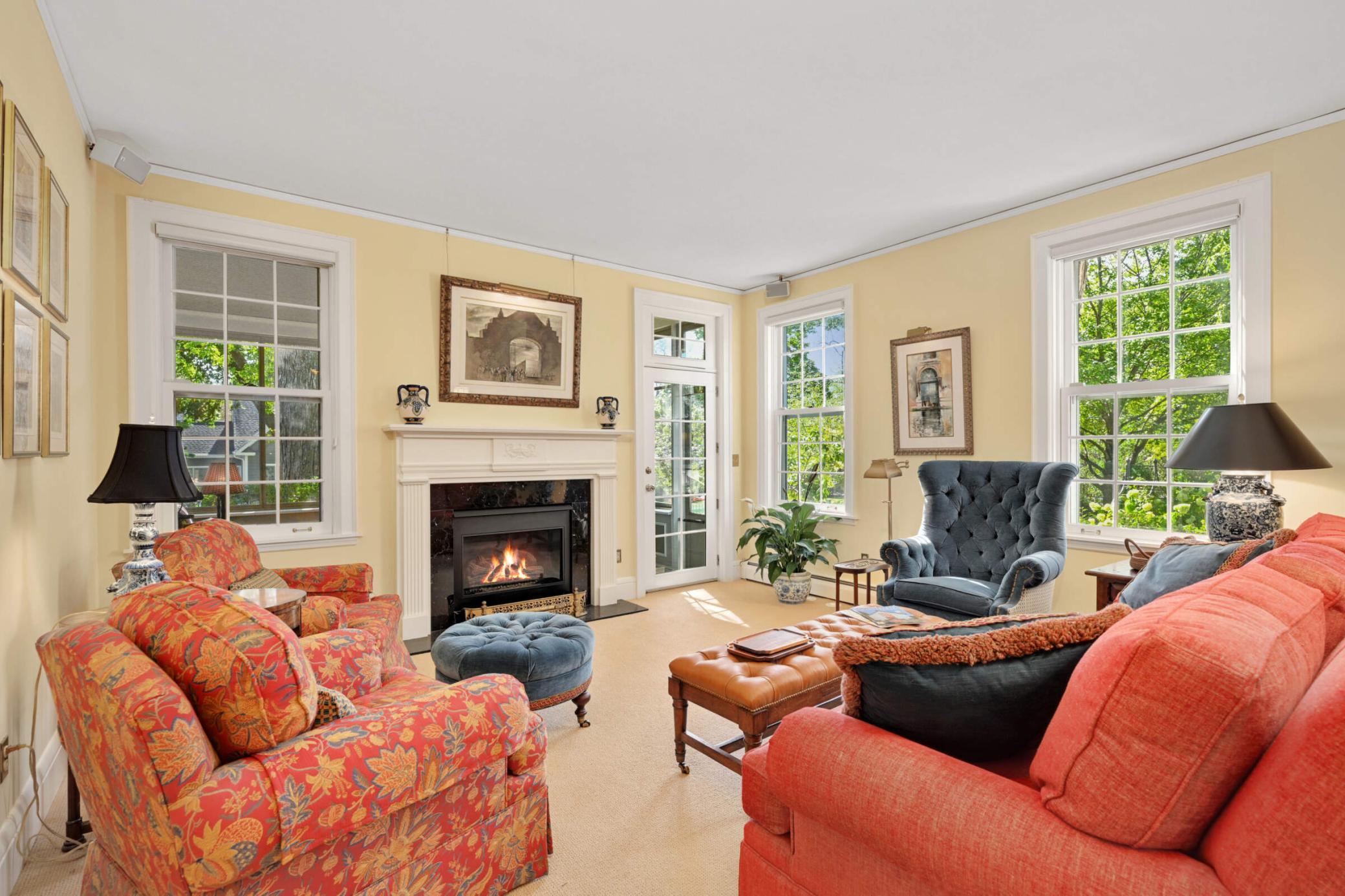 4386 Wooddale Avenue