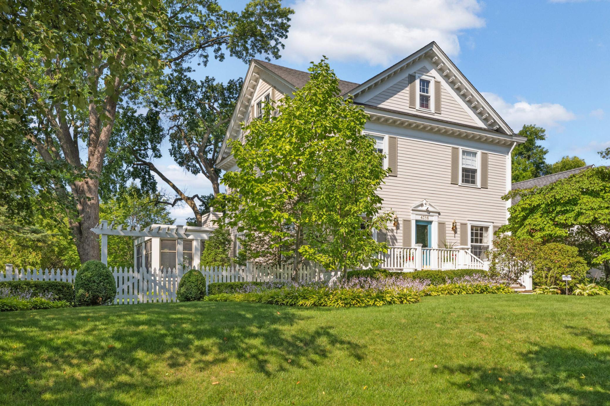 4386 Wooddale Avenue