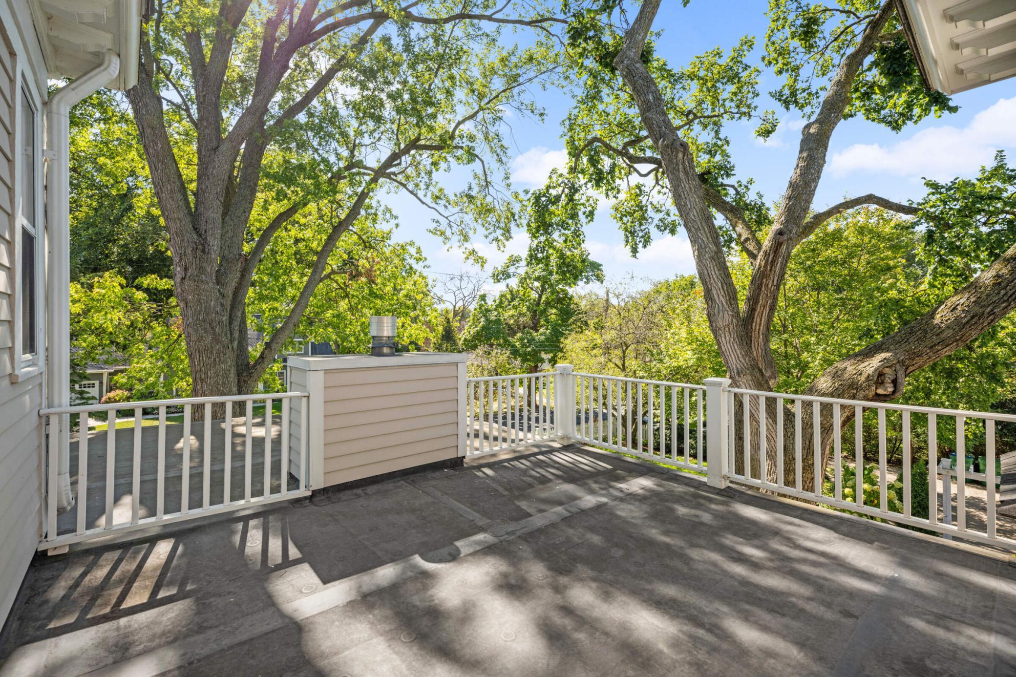 4386 Wooddale Avenue