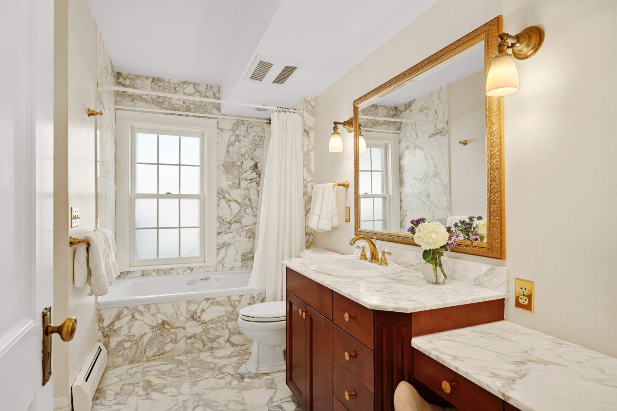 4386 Wooddale Avenue