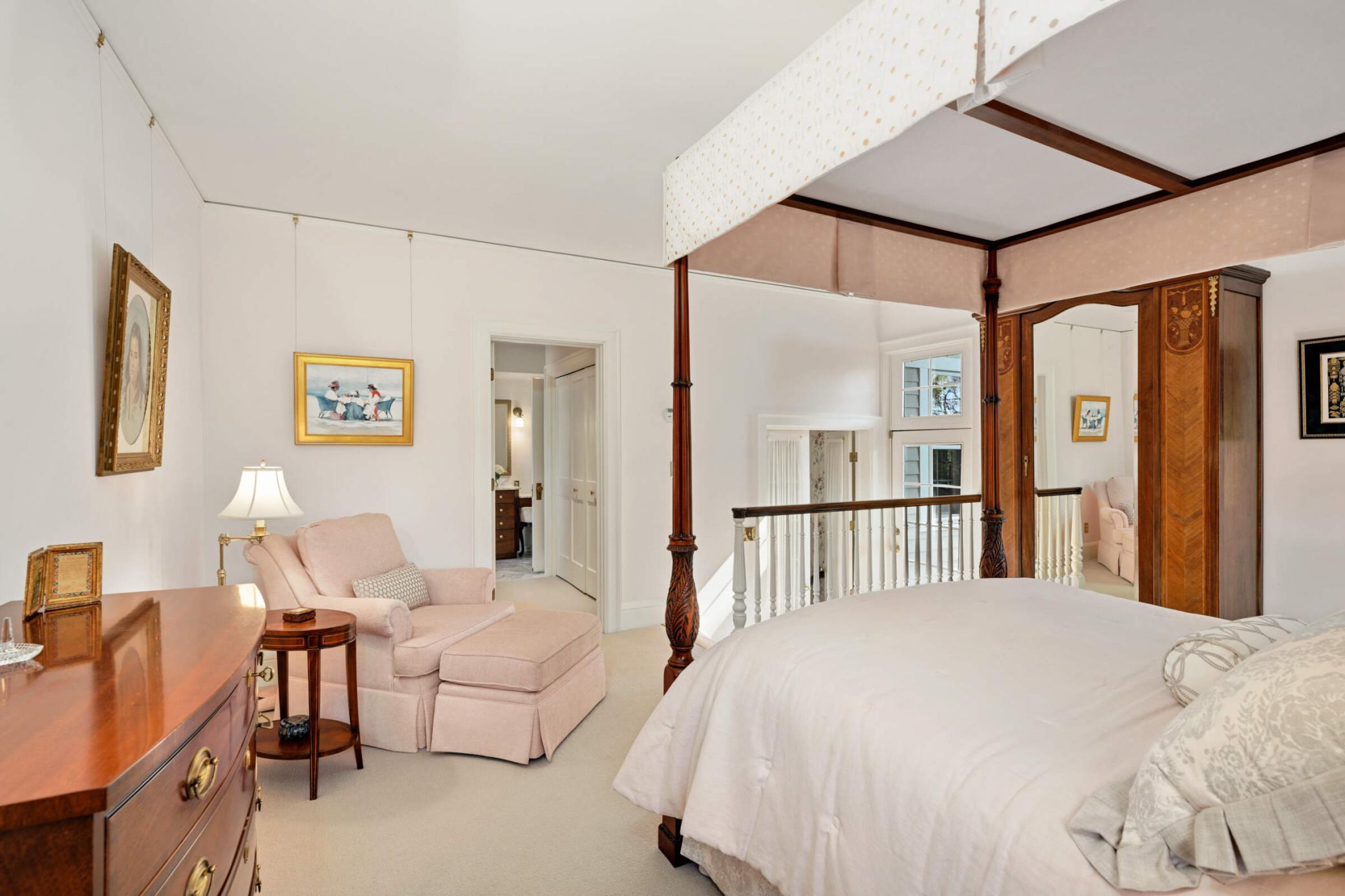 4386 Wooddale Avenue