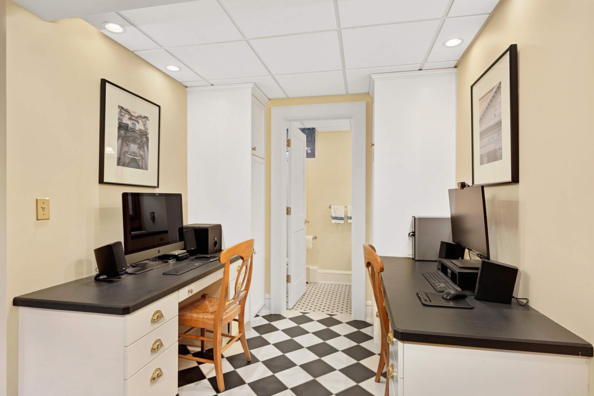 4386 Wooddale Avenue