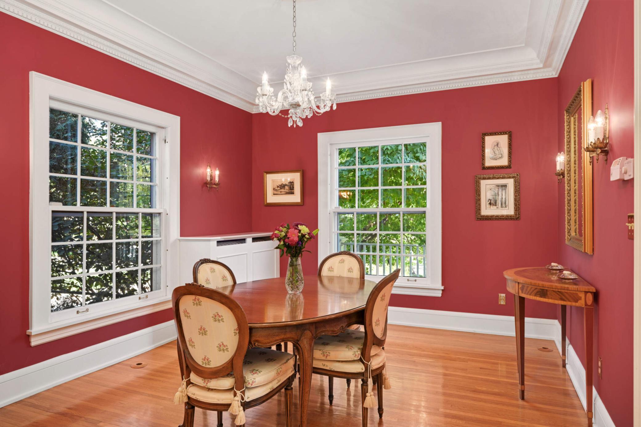 4386 Wooddale Avenue