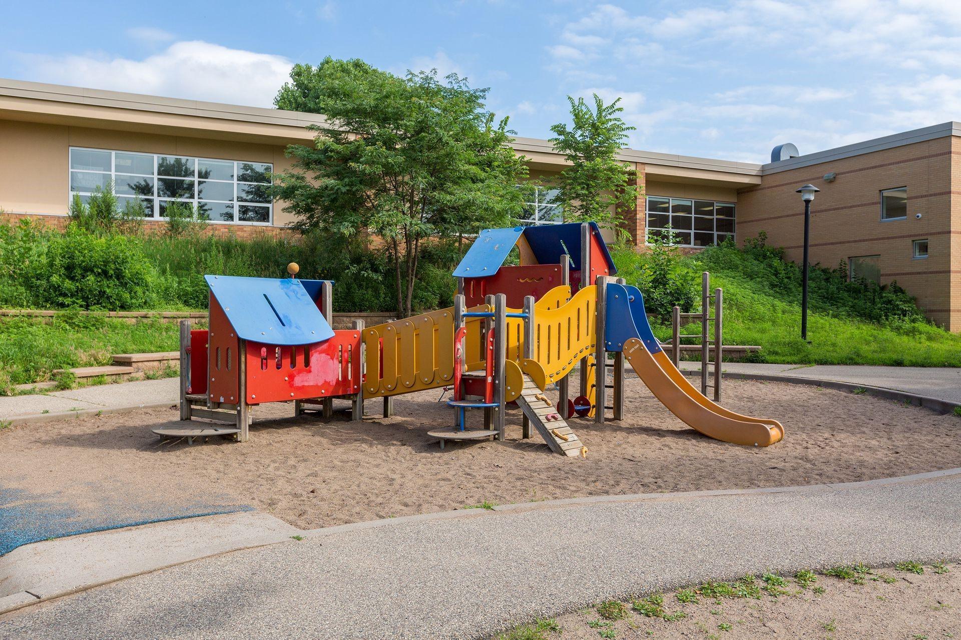 5535 Richmond Curve