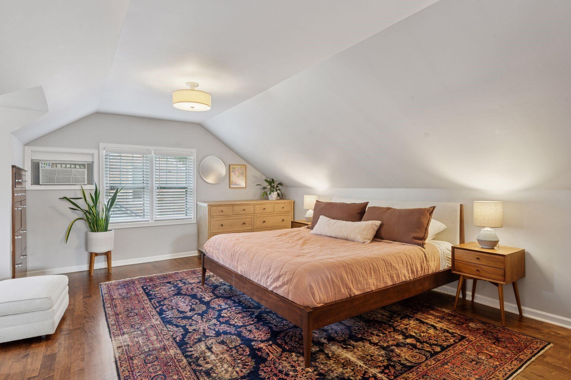 5535 Richmond Curve