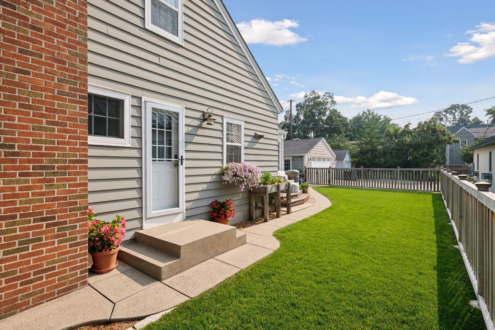 5535 Richmond Curve