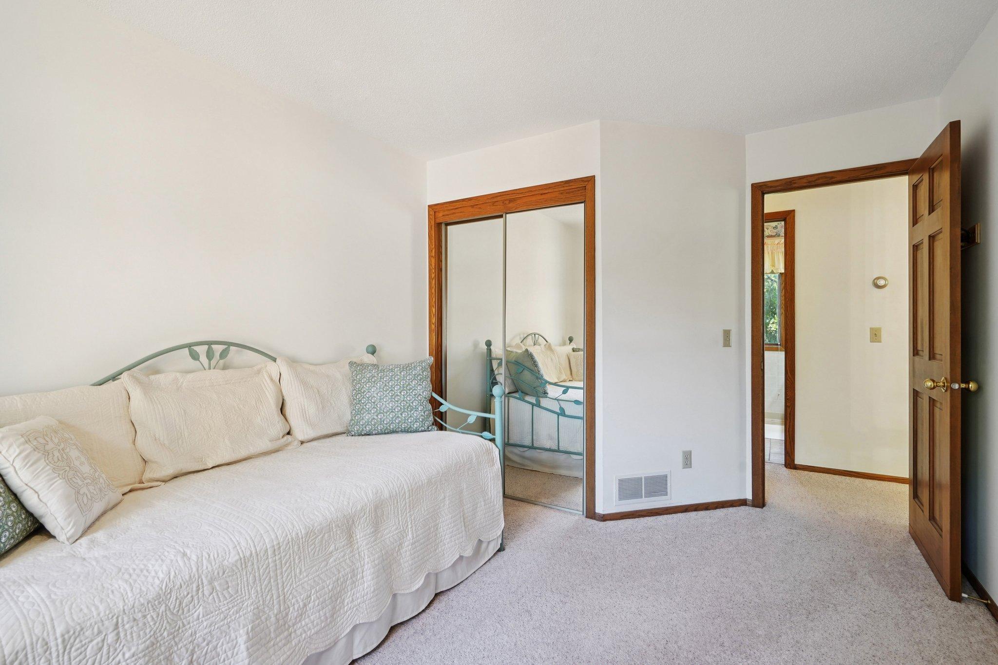 4855 Cottonwood Lane N