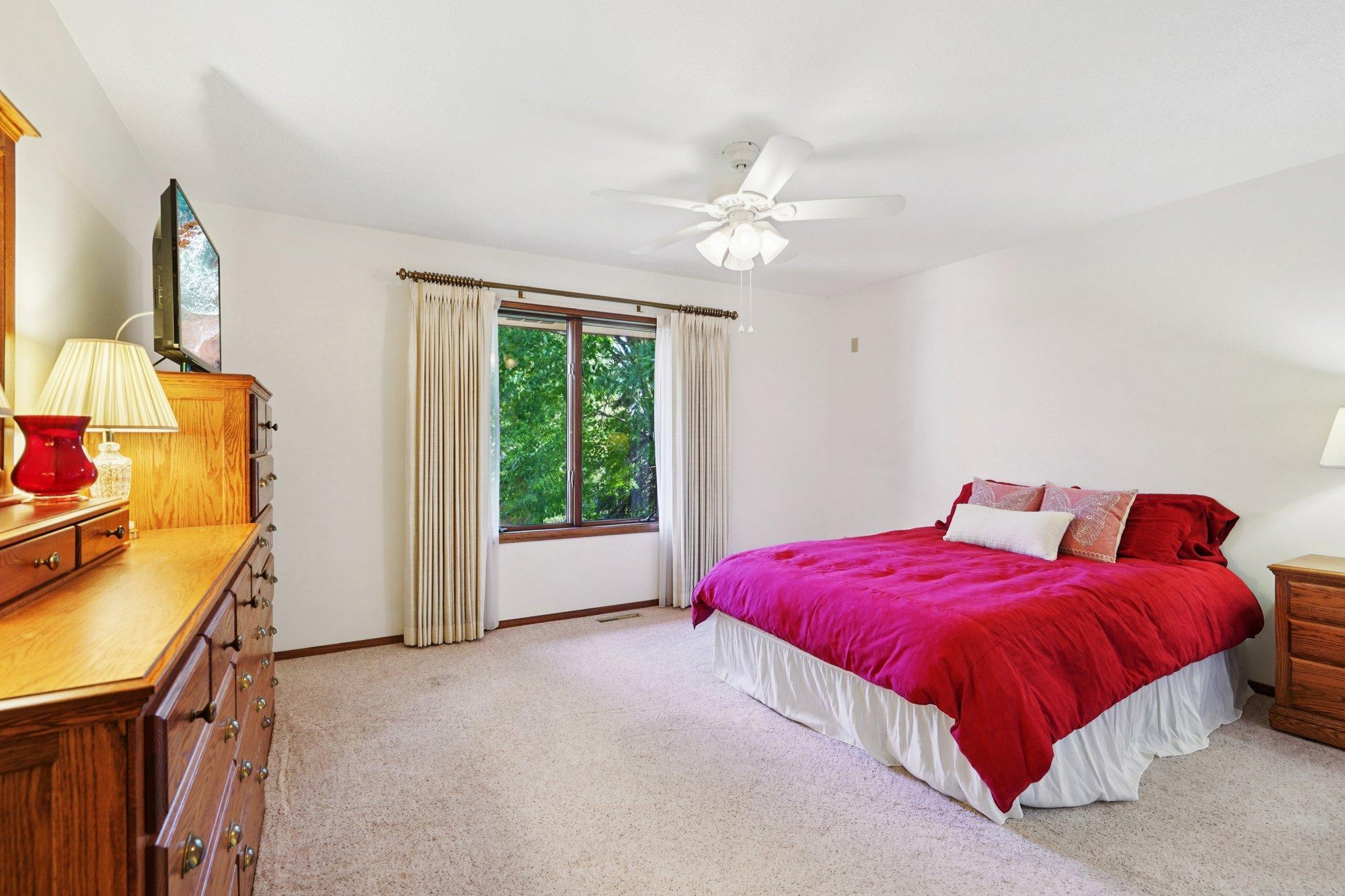 4855 Cottonwood Lane N