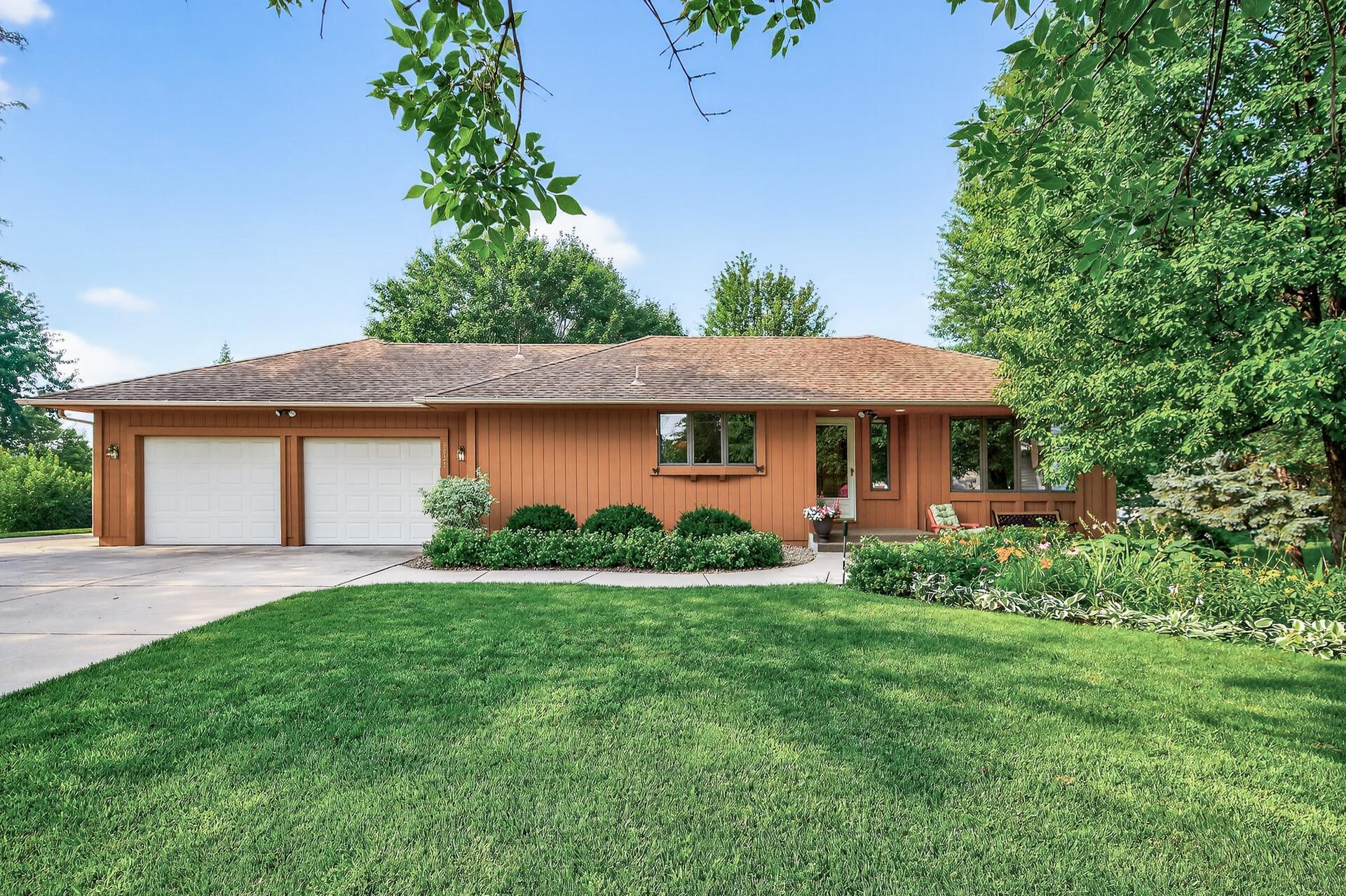 4855 Cottonwood Lane N