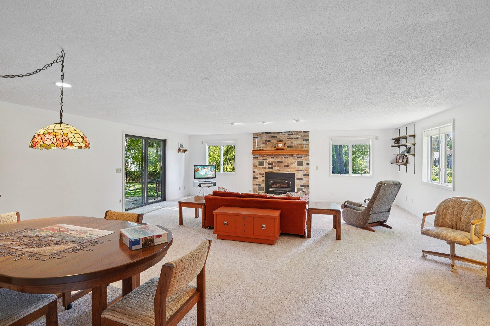 4855 Cottonwood Lane N