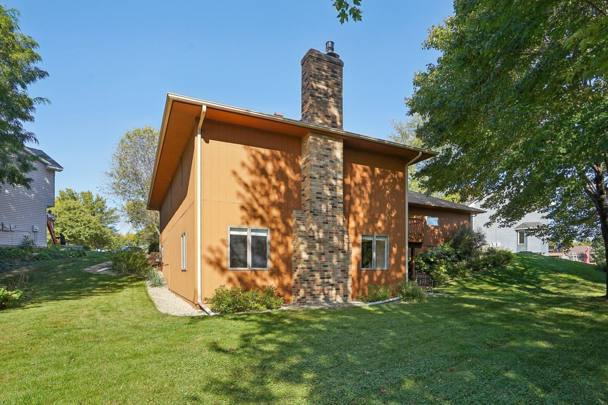 4855 Cottonwood Lane N