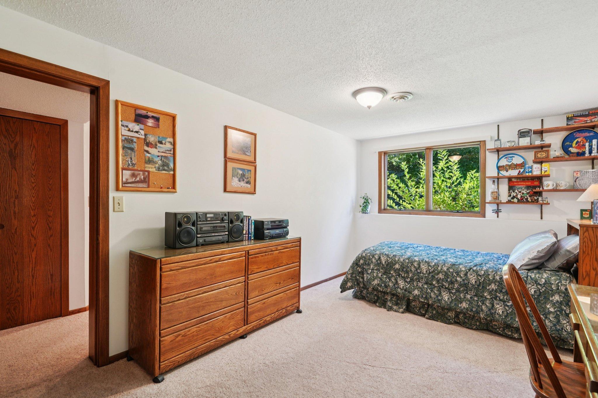 4855 Cottonwood Lane N