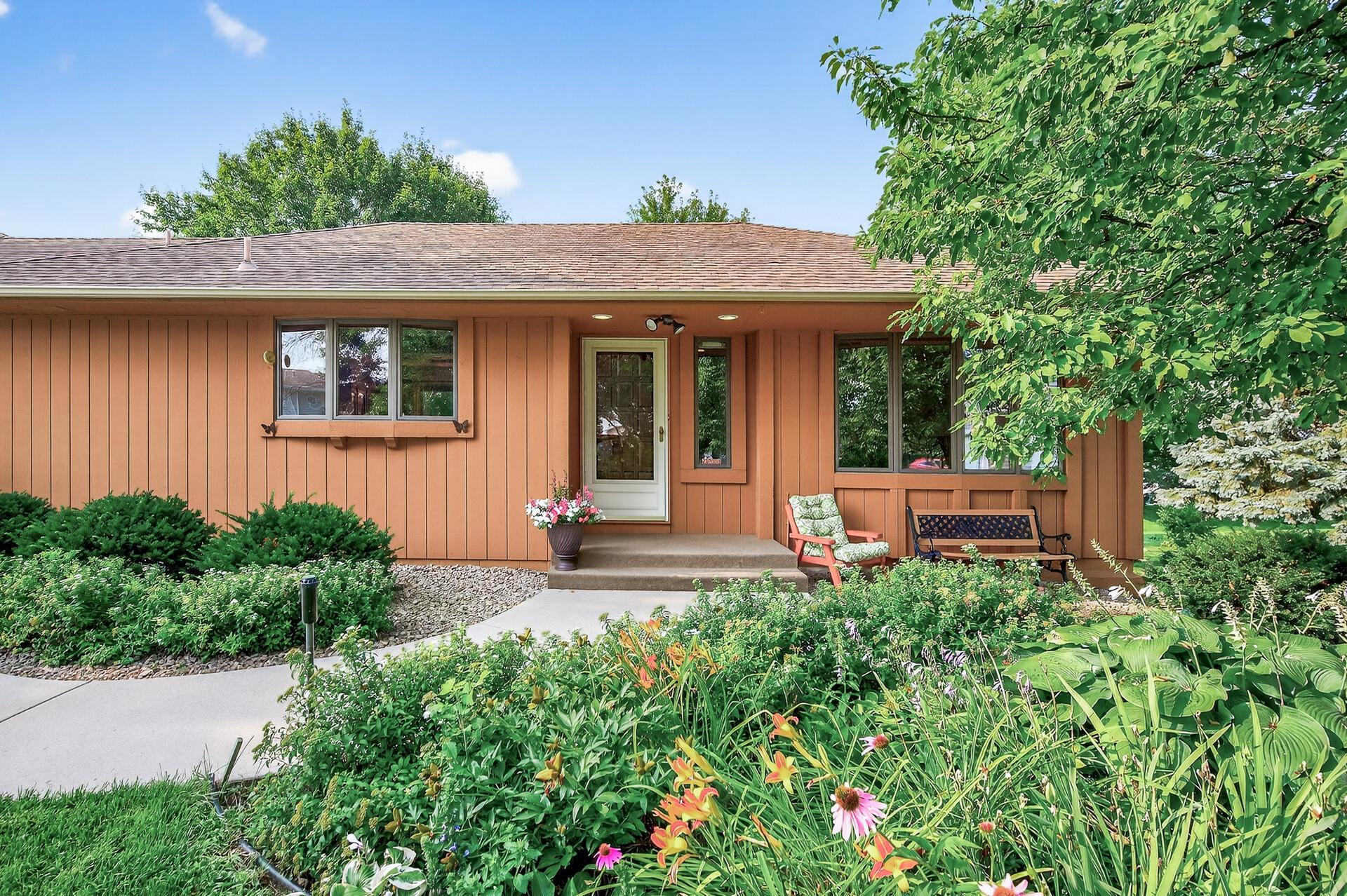 4855 Cottonwood Lane N