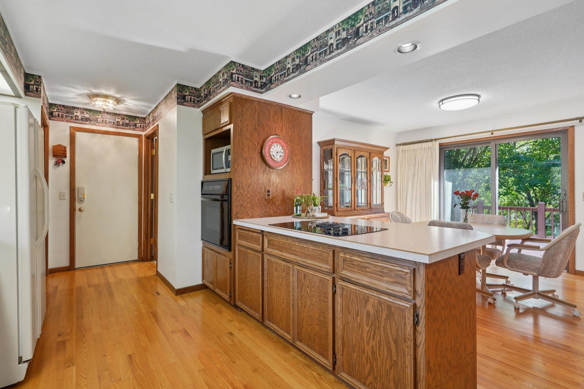 4855 Cottonwood Lane N