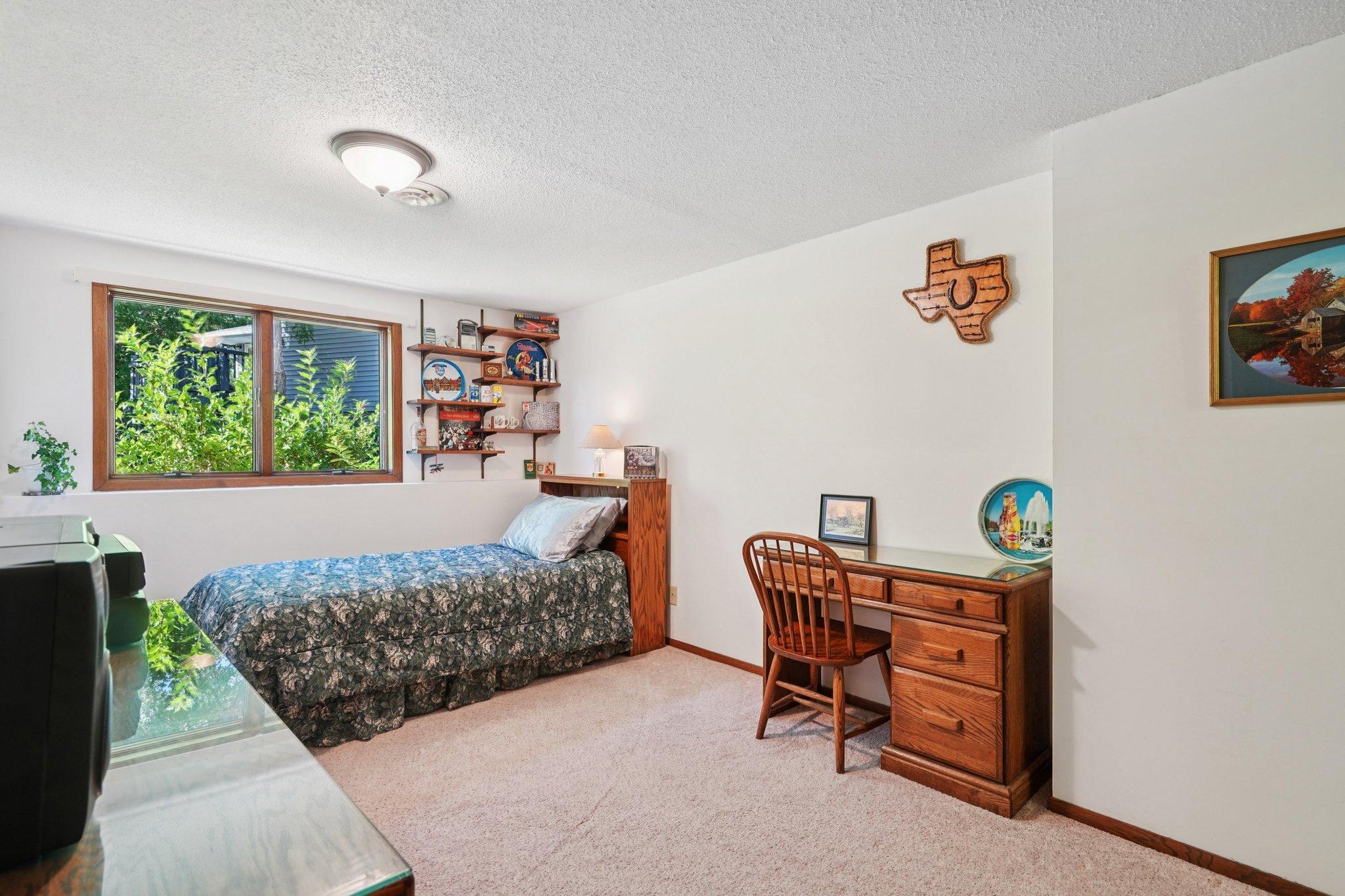 4855 Cottonwood Lane N