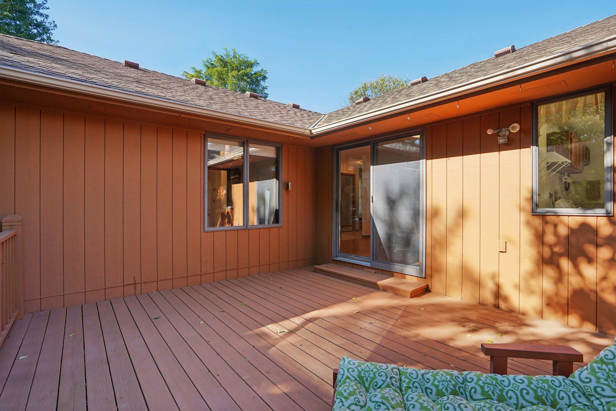 4855 Cottonwood Lane N