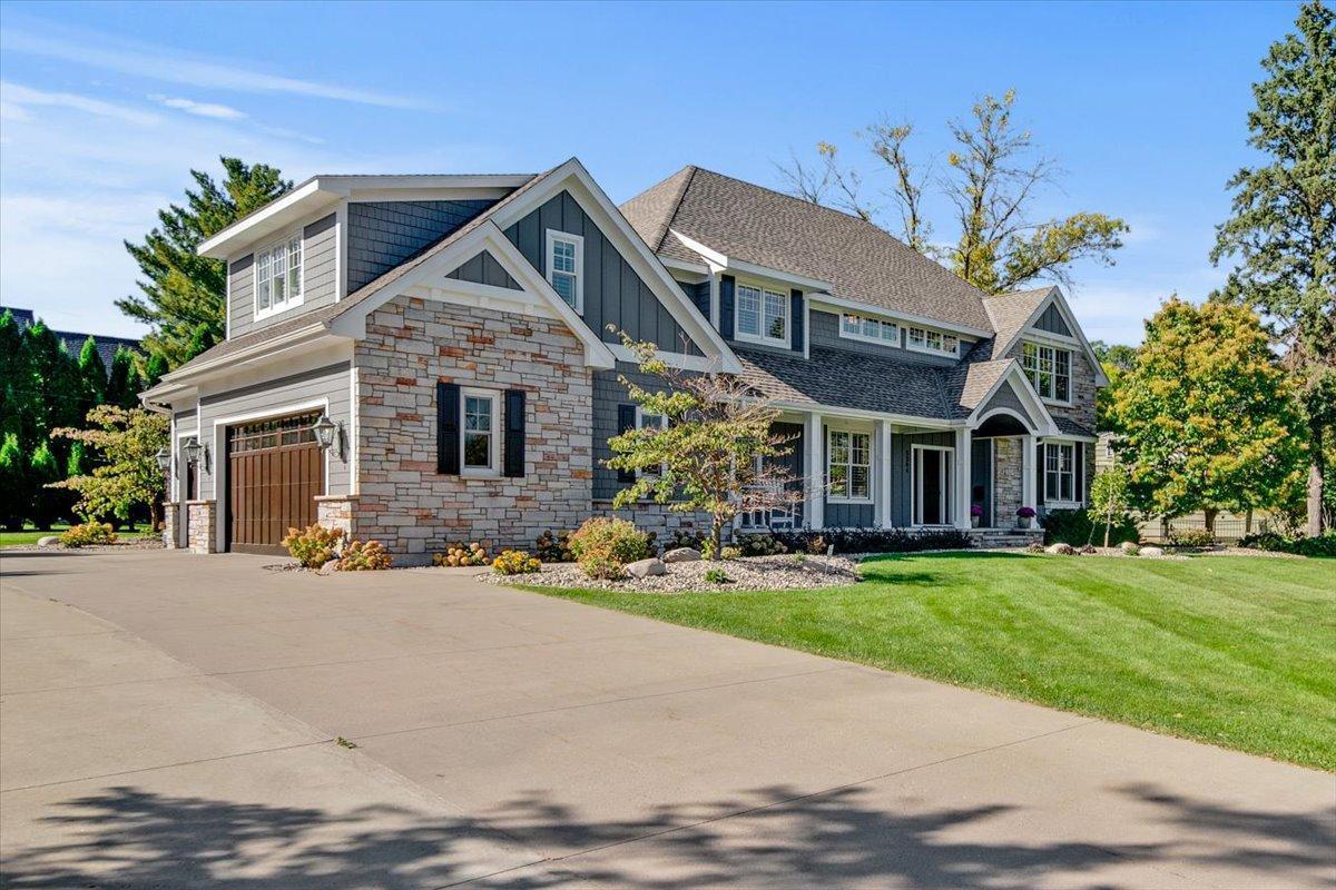 5204 Glengarry Parkway