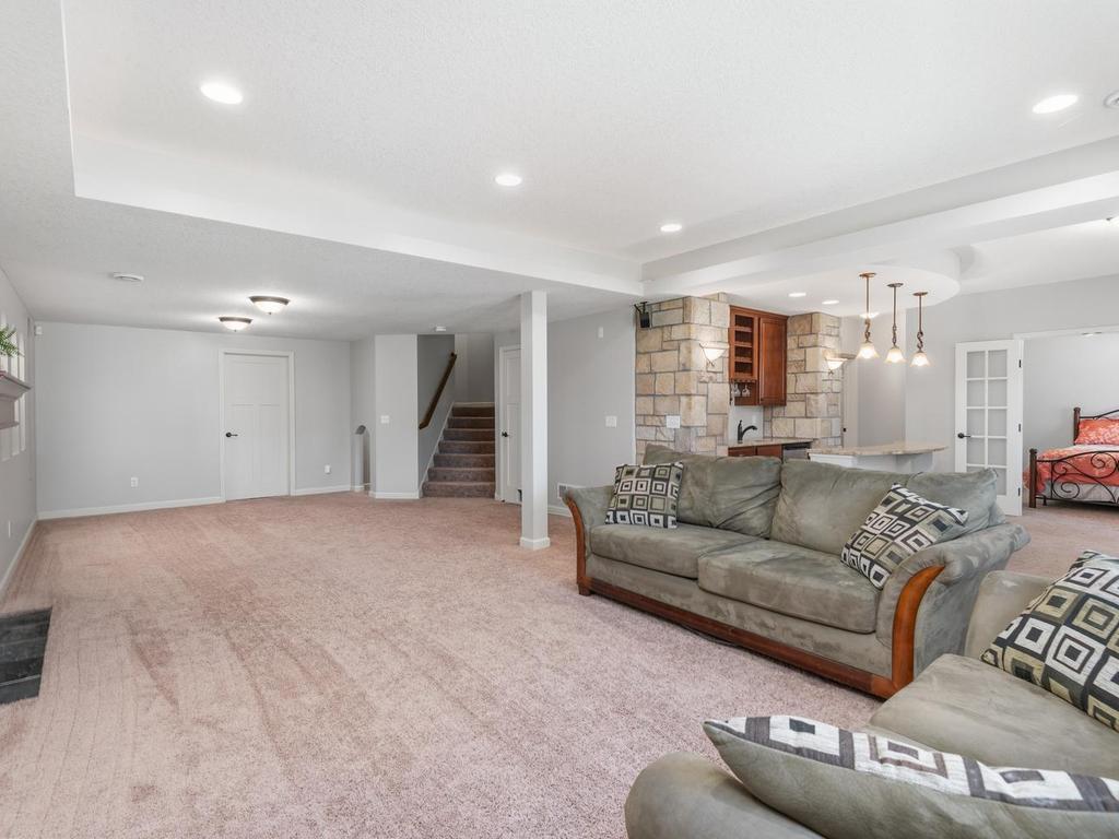 6241 Urbandale Lane N