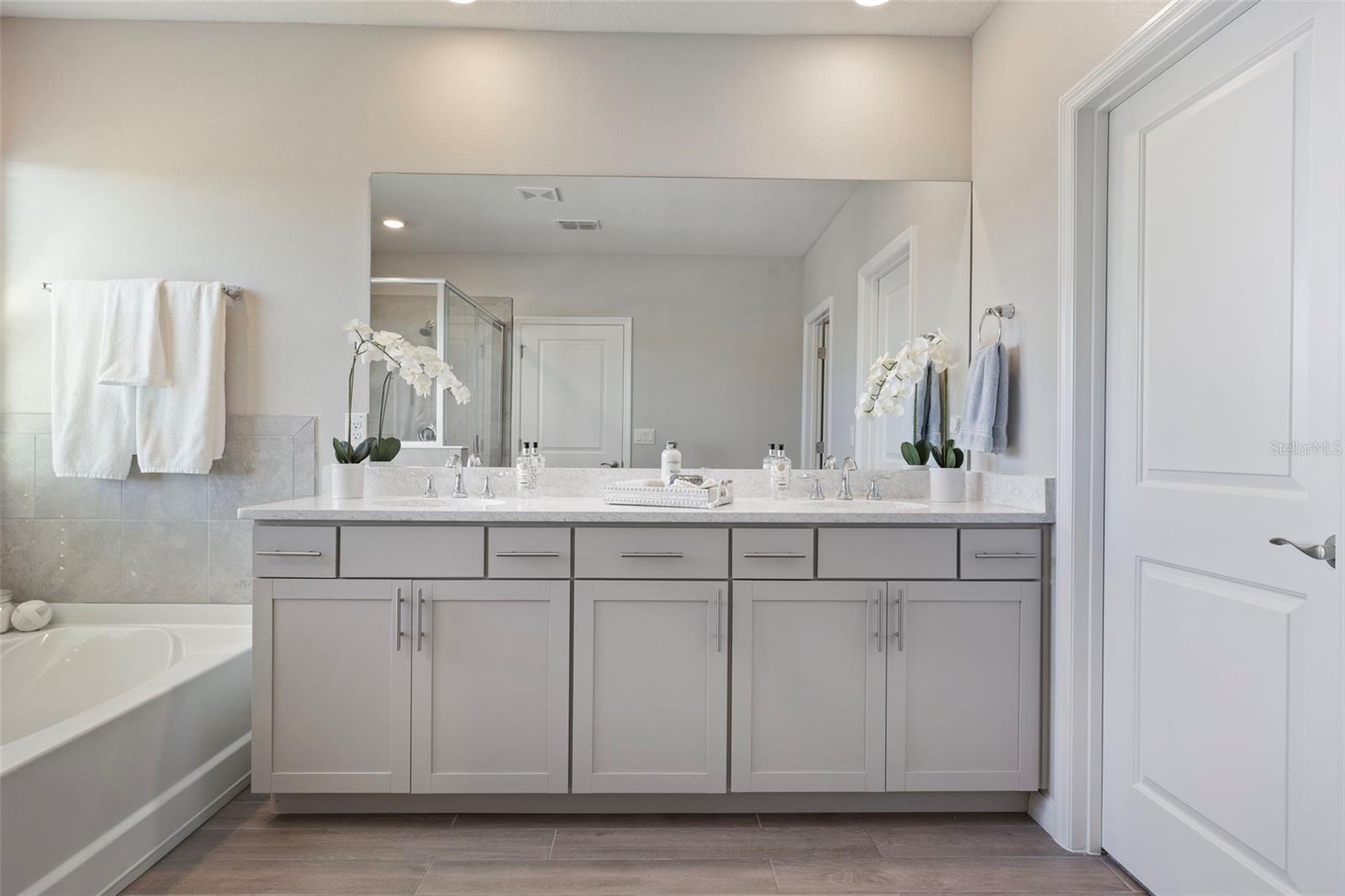 10906 KIDRON VALLEY LN