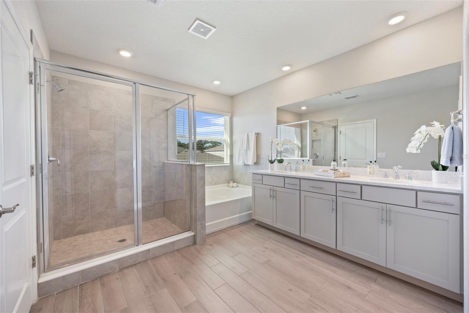 10906 KIDRON VALLEY LN