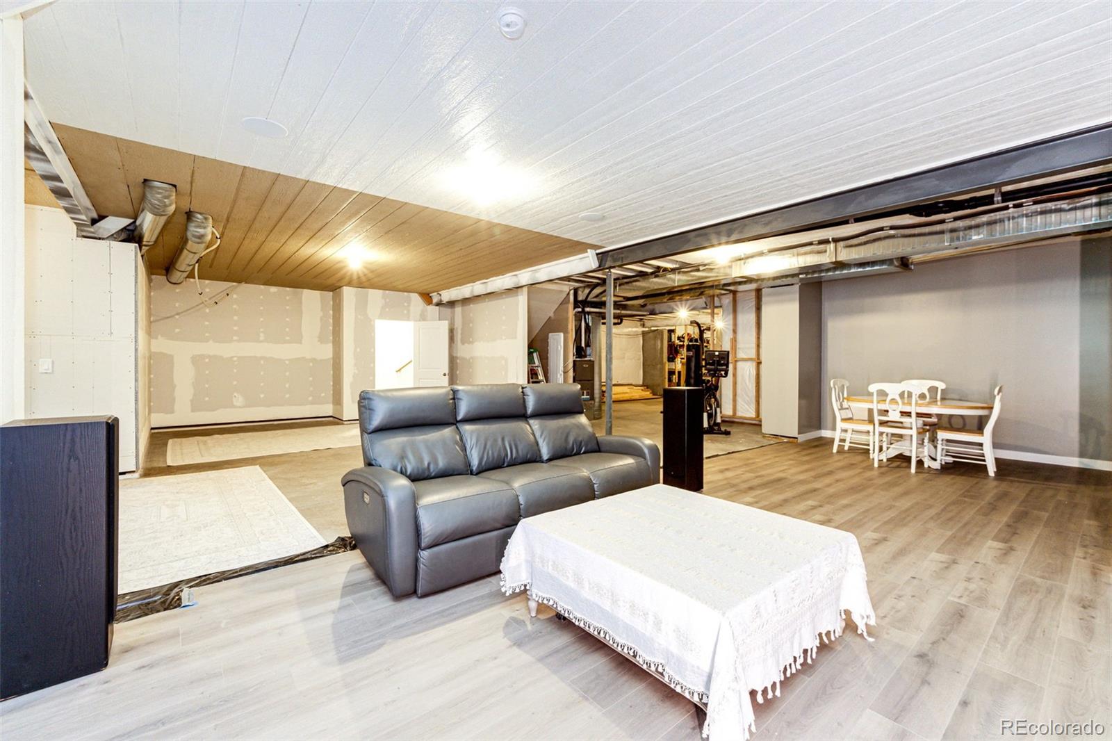 905 Pine Ridge Street