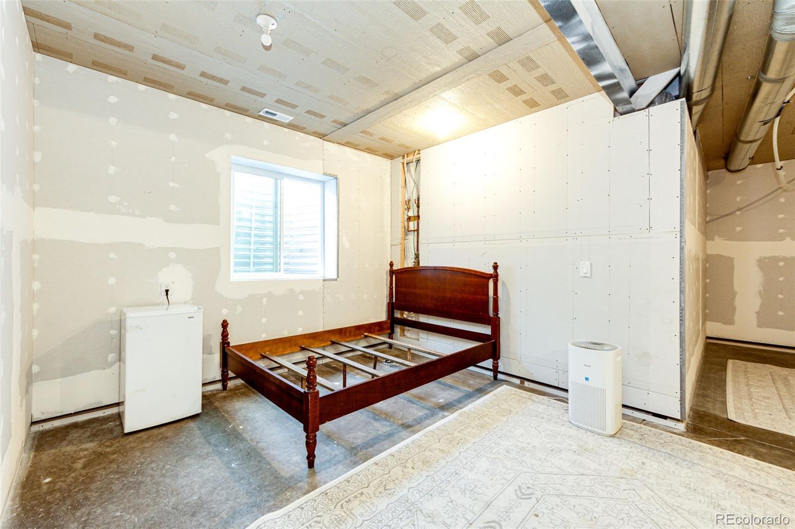 905 Pine Ridge Street