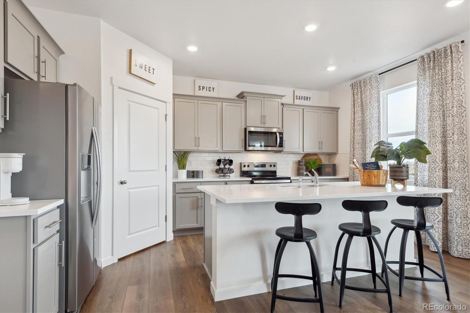 758 N Clubview Street